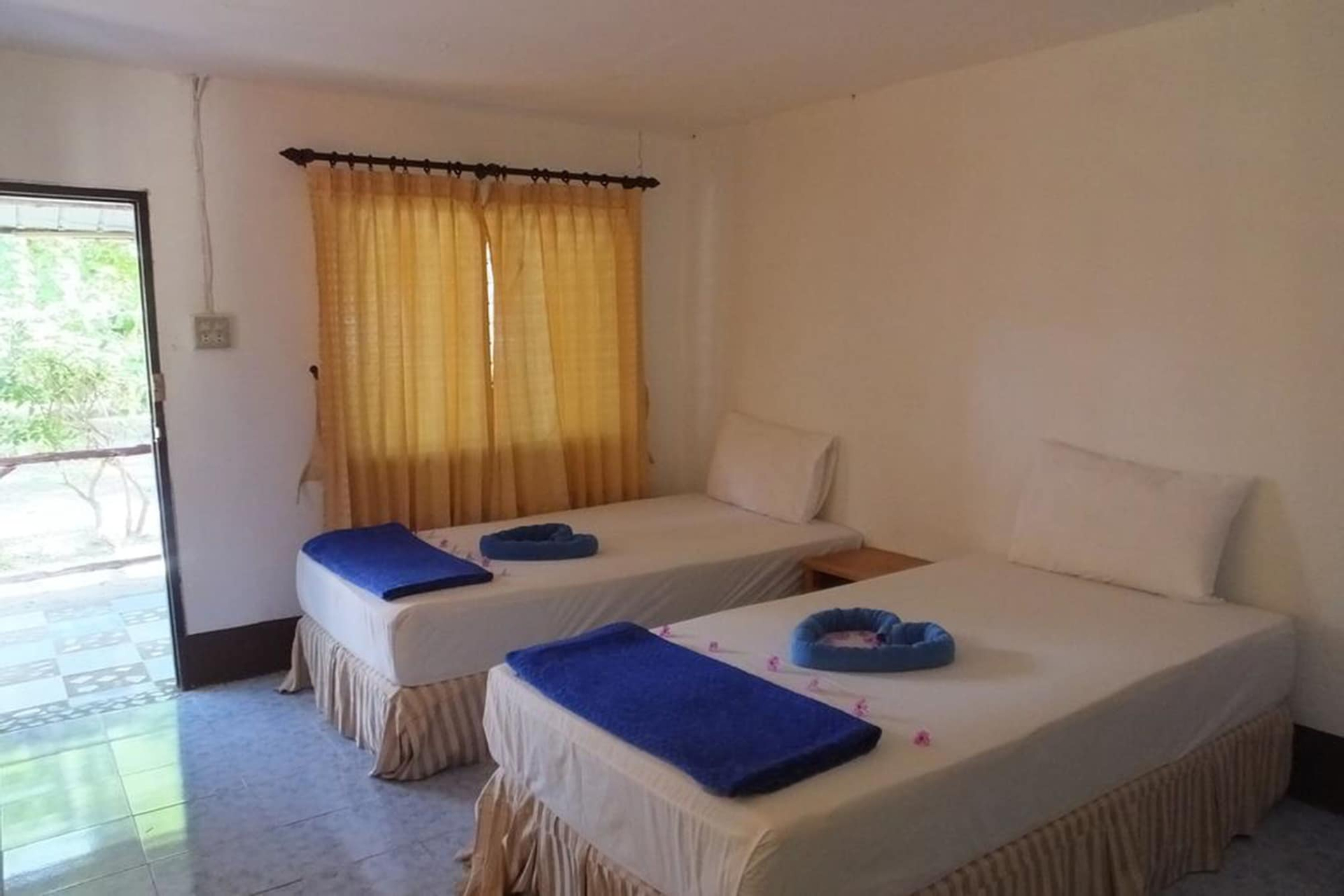 Room 4, Kradan Beach Resort, Kantrang