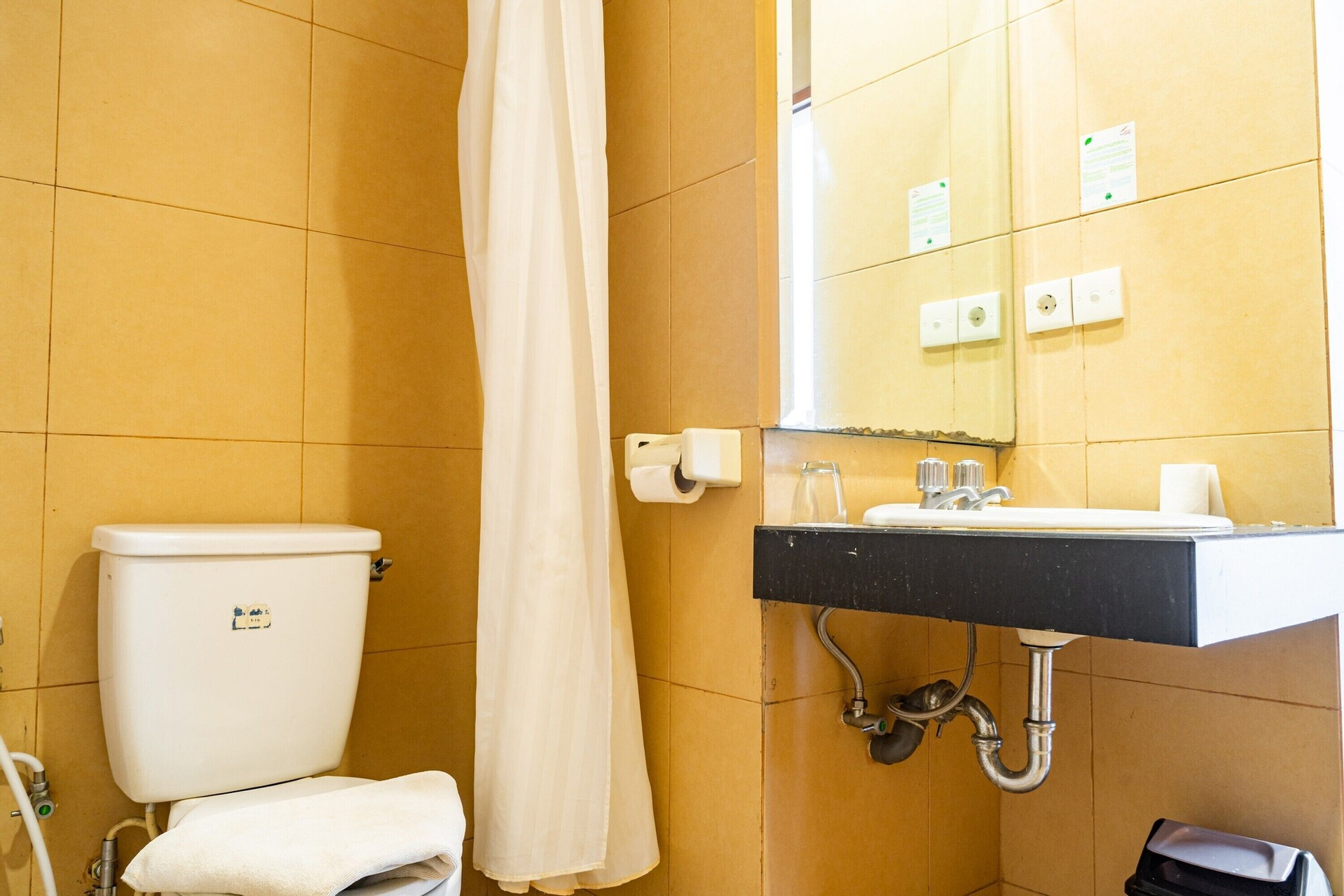 Bedroom 4, RedDoorz Plus near Blok M Square, Jakarta Selatan