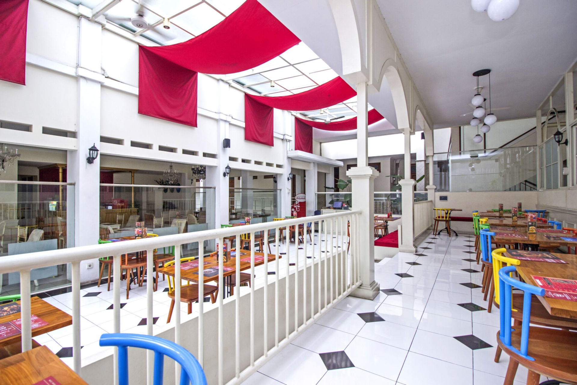 Food & Drinks 5, Residences by RedDoorz near Rumah Mode, Bandung