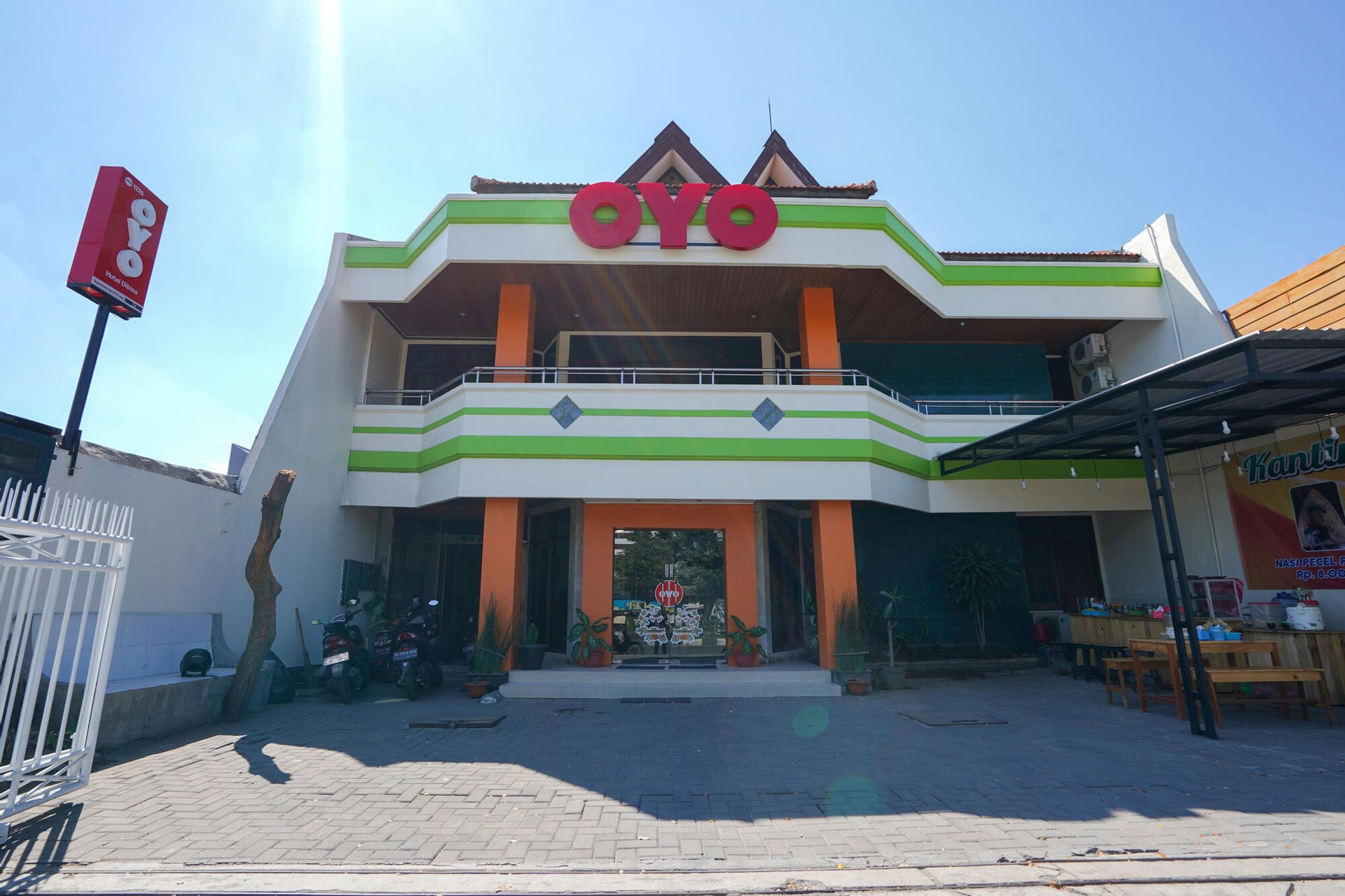 Exterior & Views 2, OYO 1225 Hotel Dibino, Surabaya