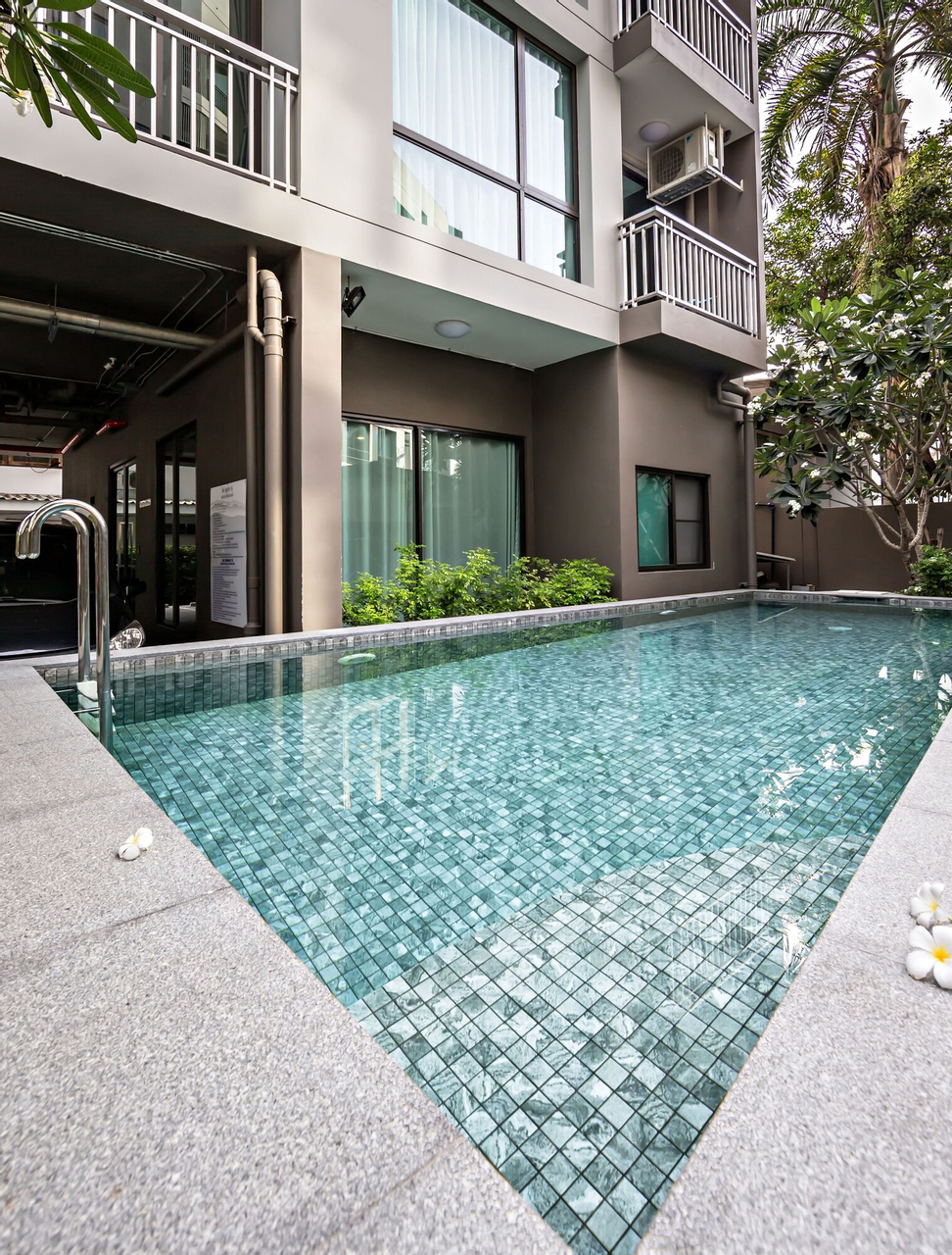 Outdoor pool, Like Sukhumvit 22, Khlong Toey