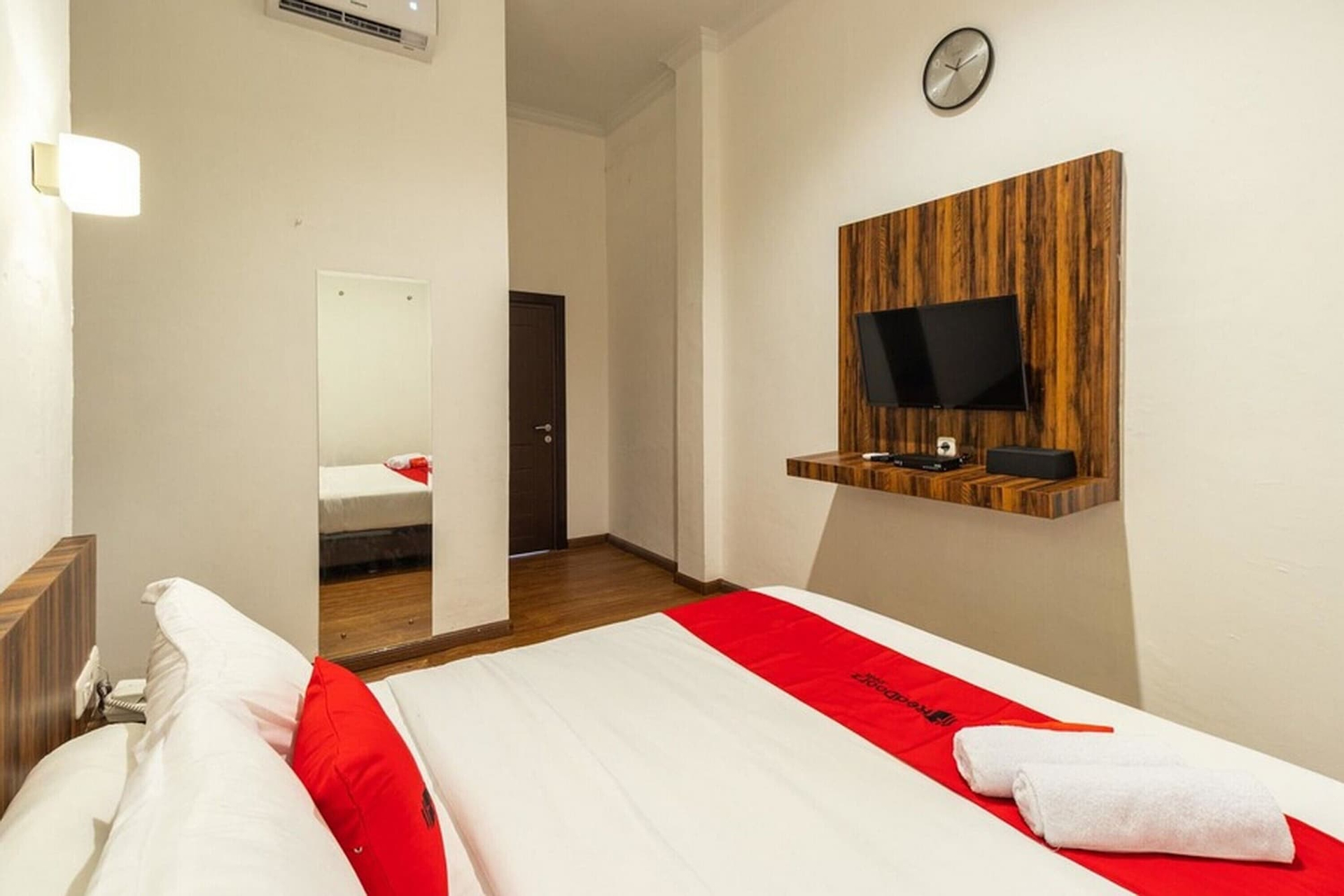 Bedroom 2, RedDoorz @ Binjai, Deli Serdang