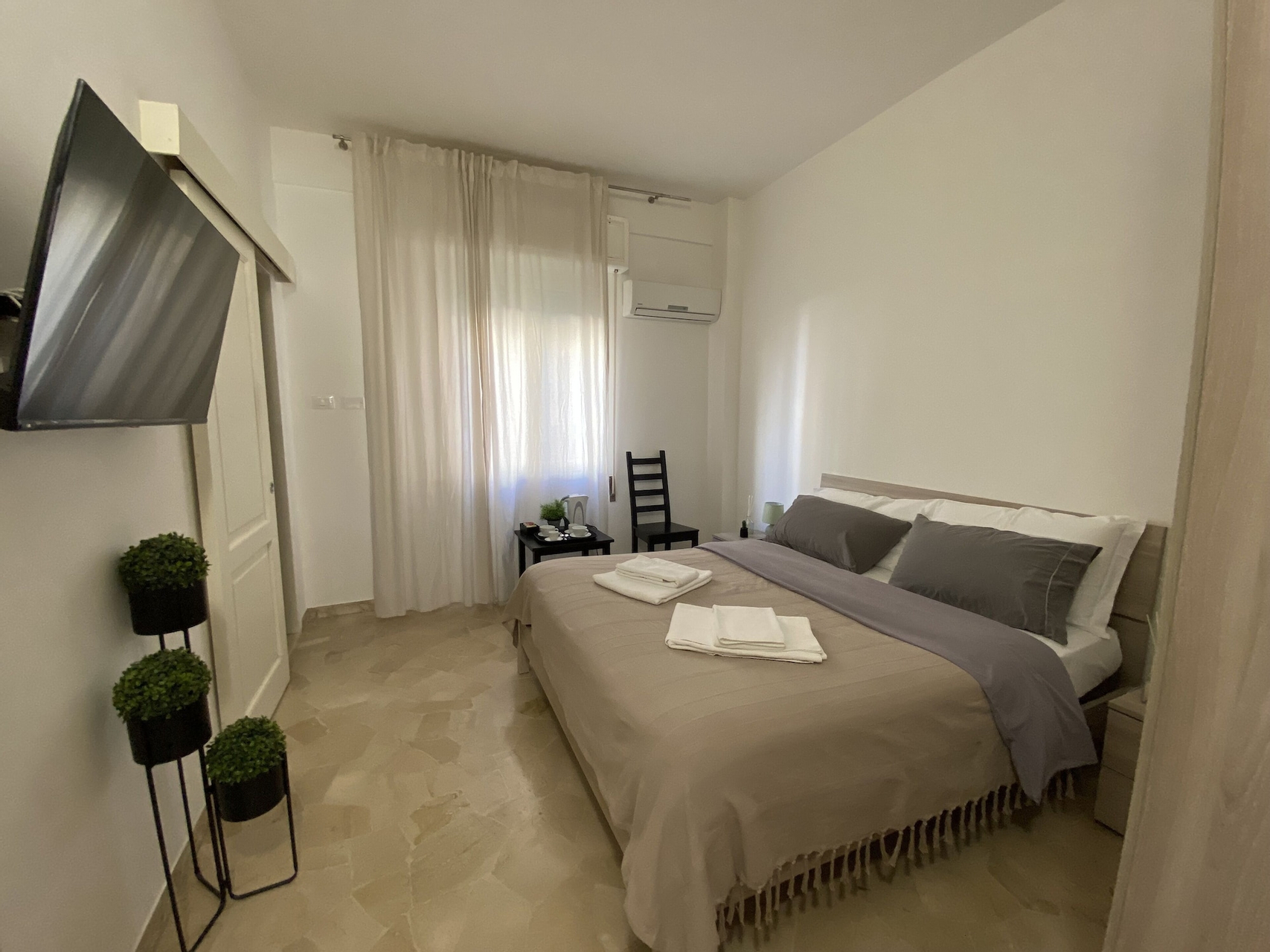 Room 5, Alloggio Urbano - Stazione, Terni