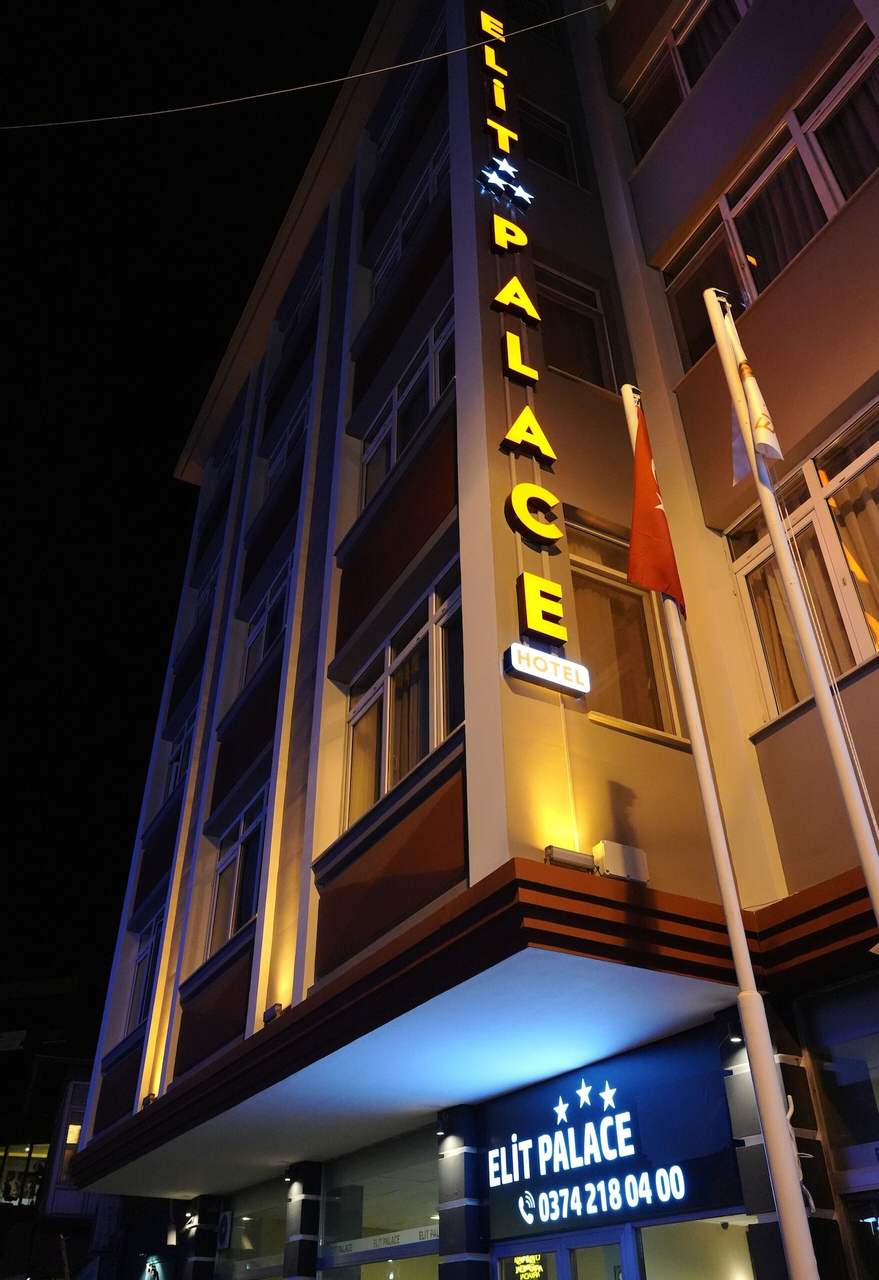 Elit Palace, Merkez