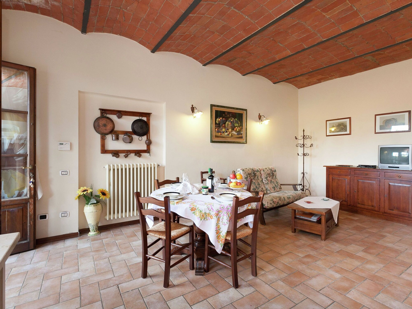Dining 2, Cozy Home in Cerreto Guidi With Boules Court, Florence