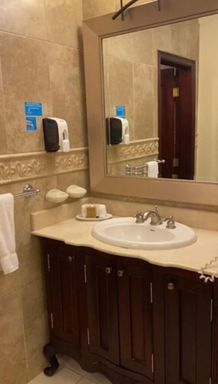 Bathroom 2, La Ensenada Beach Resort - All Inclusive, Tela