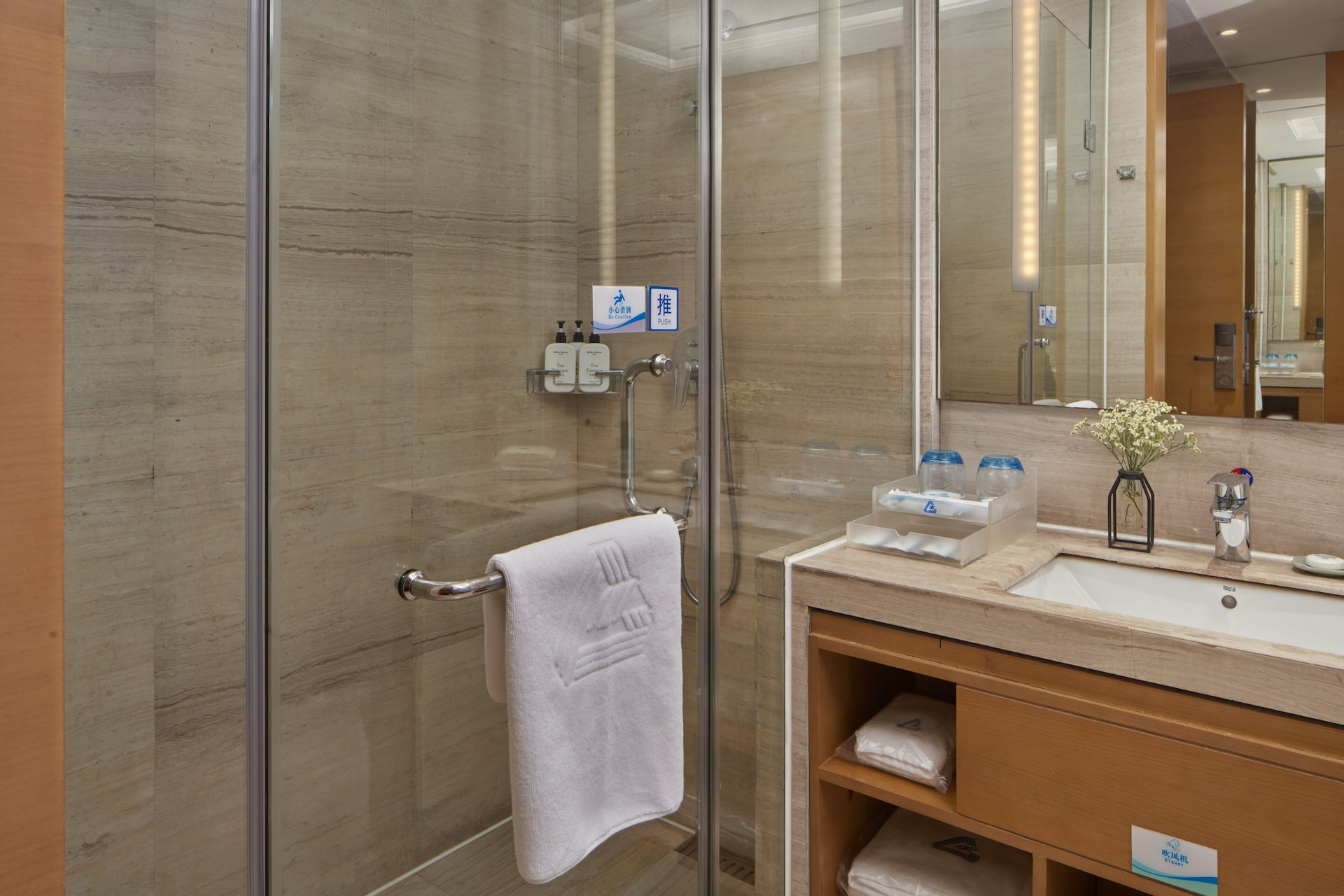 Bedroom 4, Yueyang Grand Skylight Hotel, Yueyang