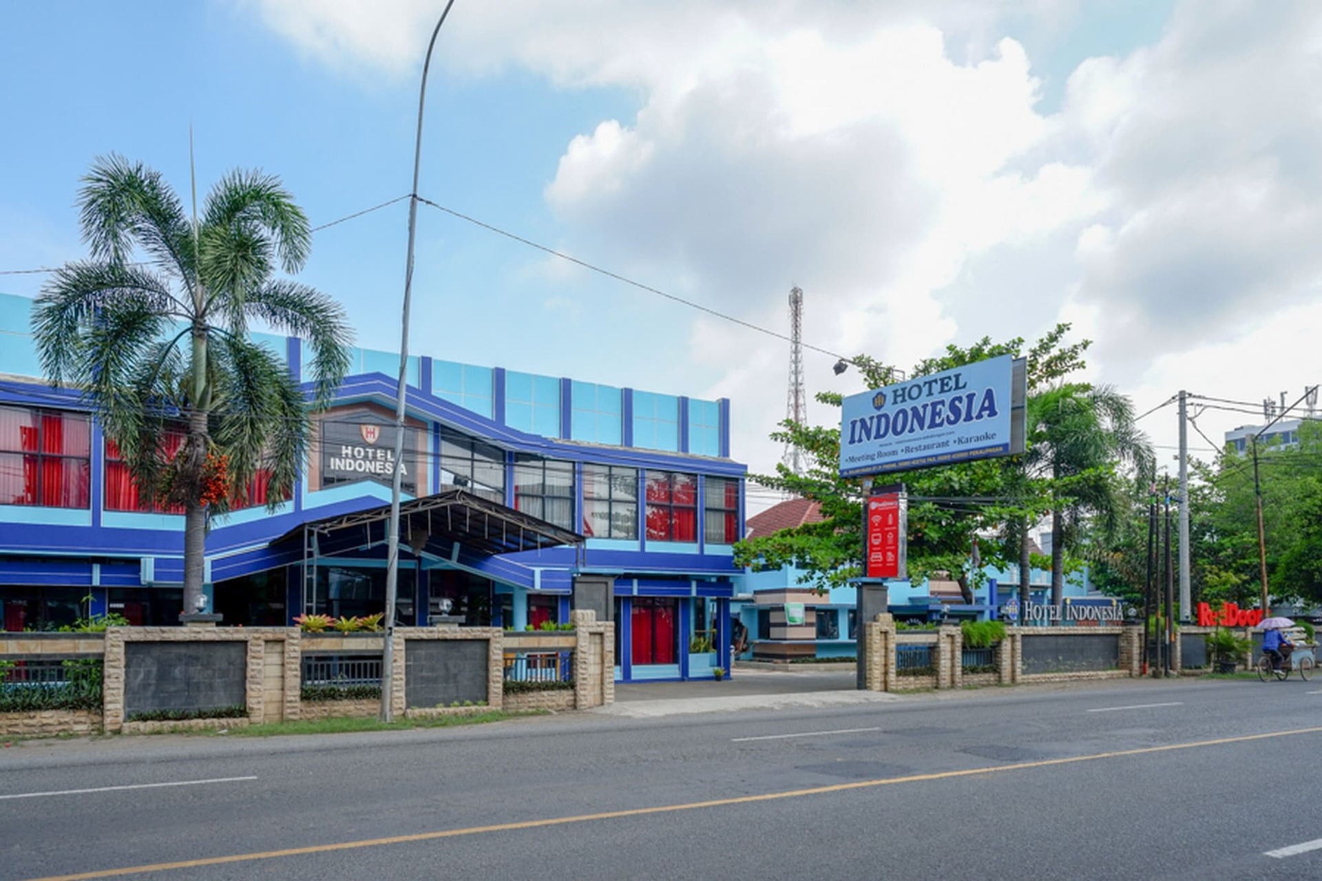 Exterior & Views 2, RedDoorz Plus Syariah near Stasiun Pekalongan 2, Pekalongan