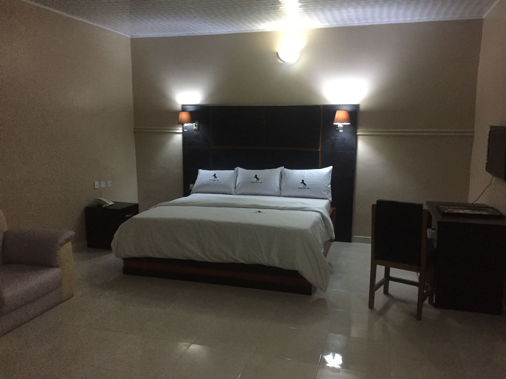 Room 5, The Belvedere Resort, AwkaSout