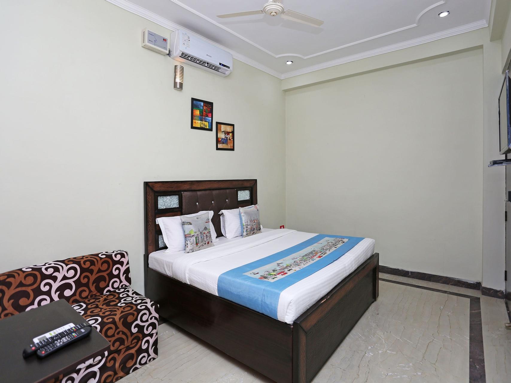 Room 2, OYO 9274 Homey Stay Suites, Faridabad