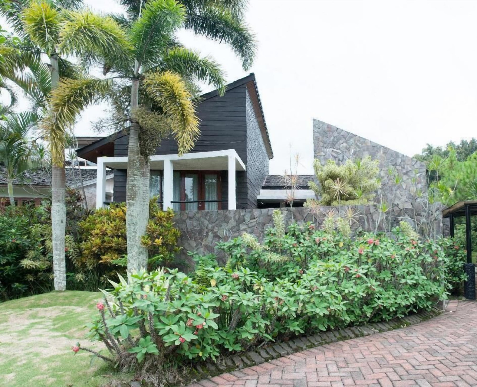 Primary image, Villa Lovender Klub Bunga A14, Malang