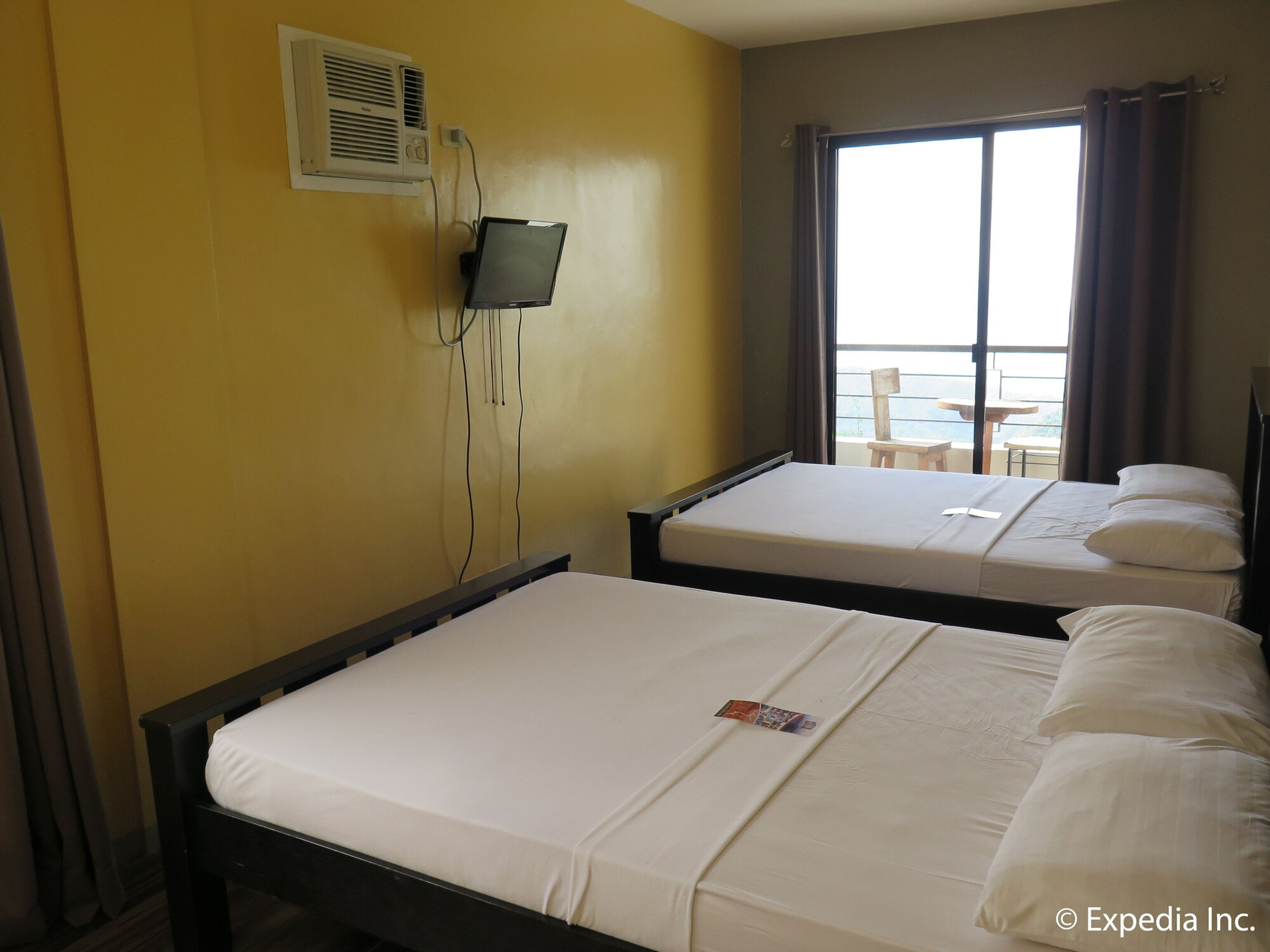 Room 5, The Windy Ridge Inn, Tagaytay City