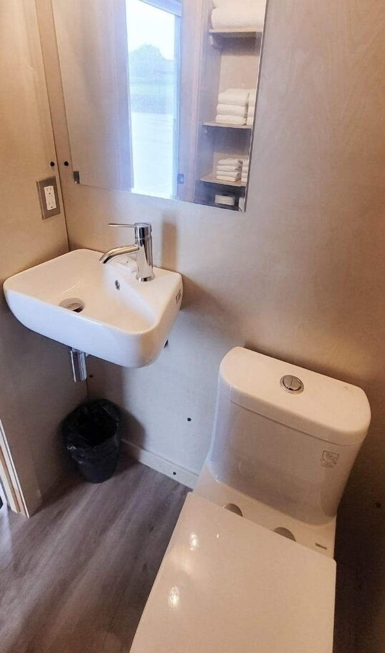 Bathroom 2, Flotel St-Jean-sur-Richelieu, Le Haut-Richelieu