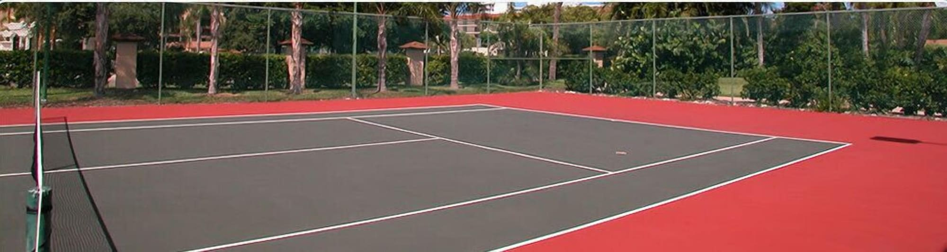 Tennis court, Hotel Termas Balneario Termas Pallares, Zaragoza