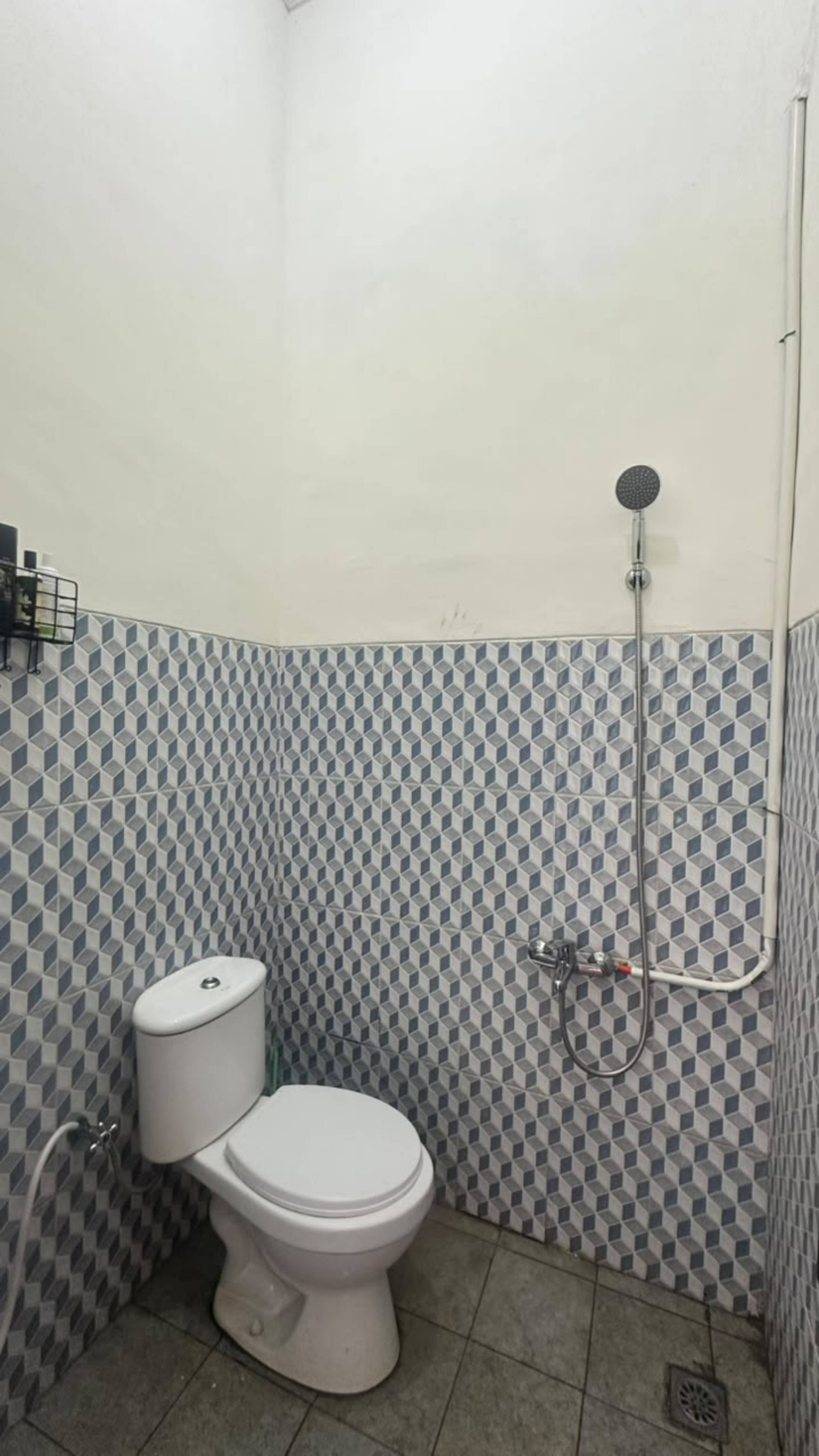 Bathroom 5, UM’s Villa & Homestay Malang Batu, Malang