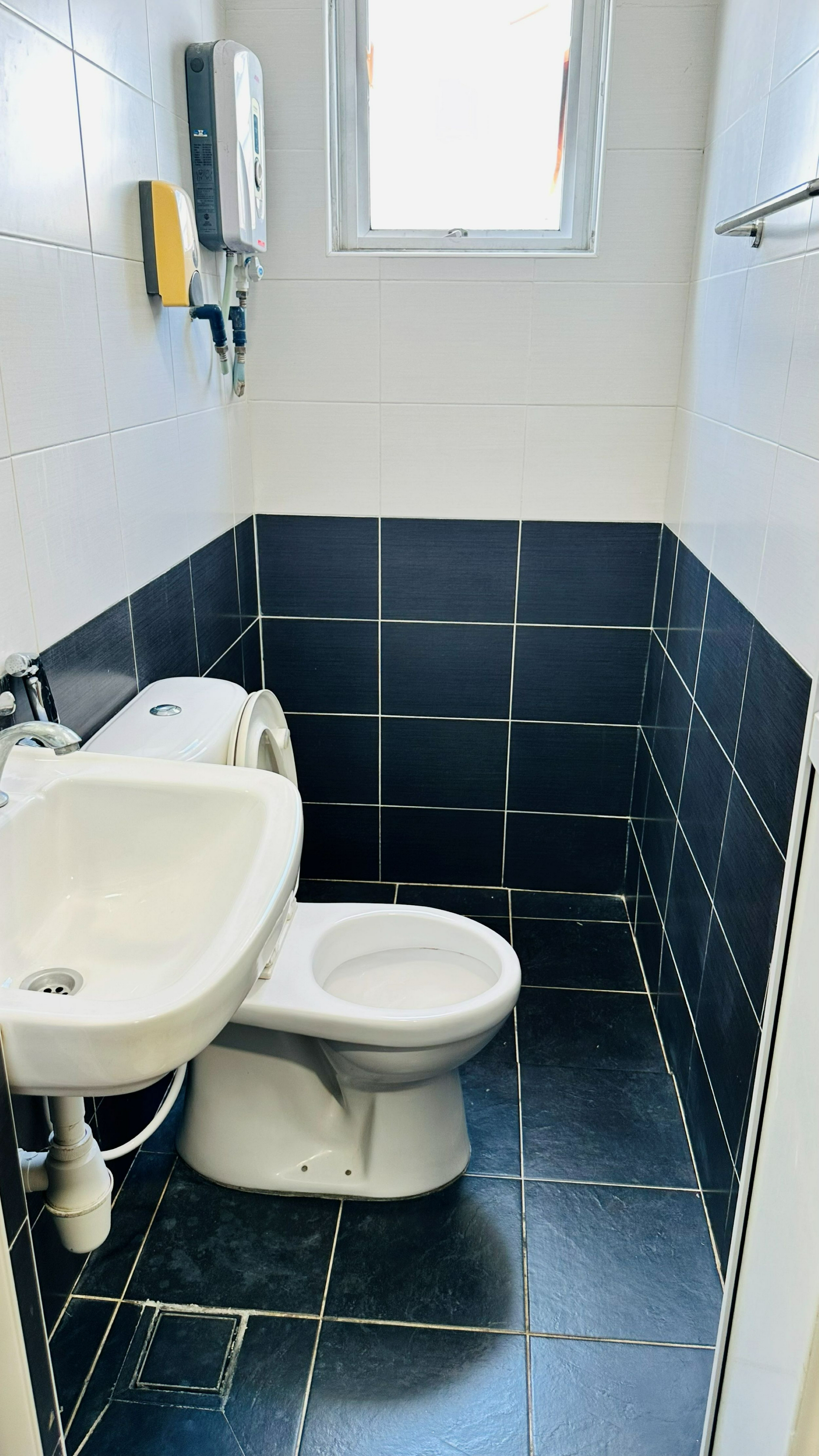 Bathroom 5, Hotel Taming Sari 707, Malacca City