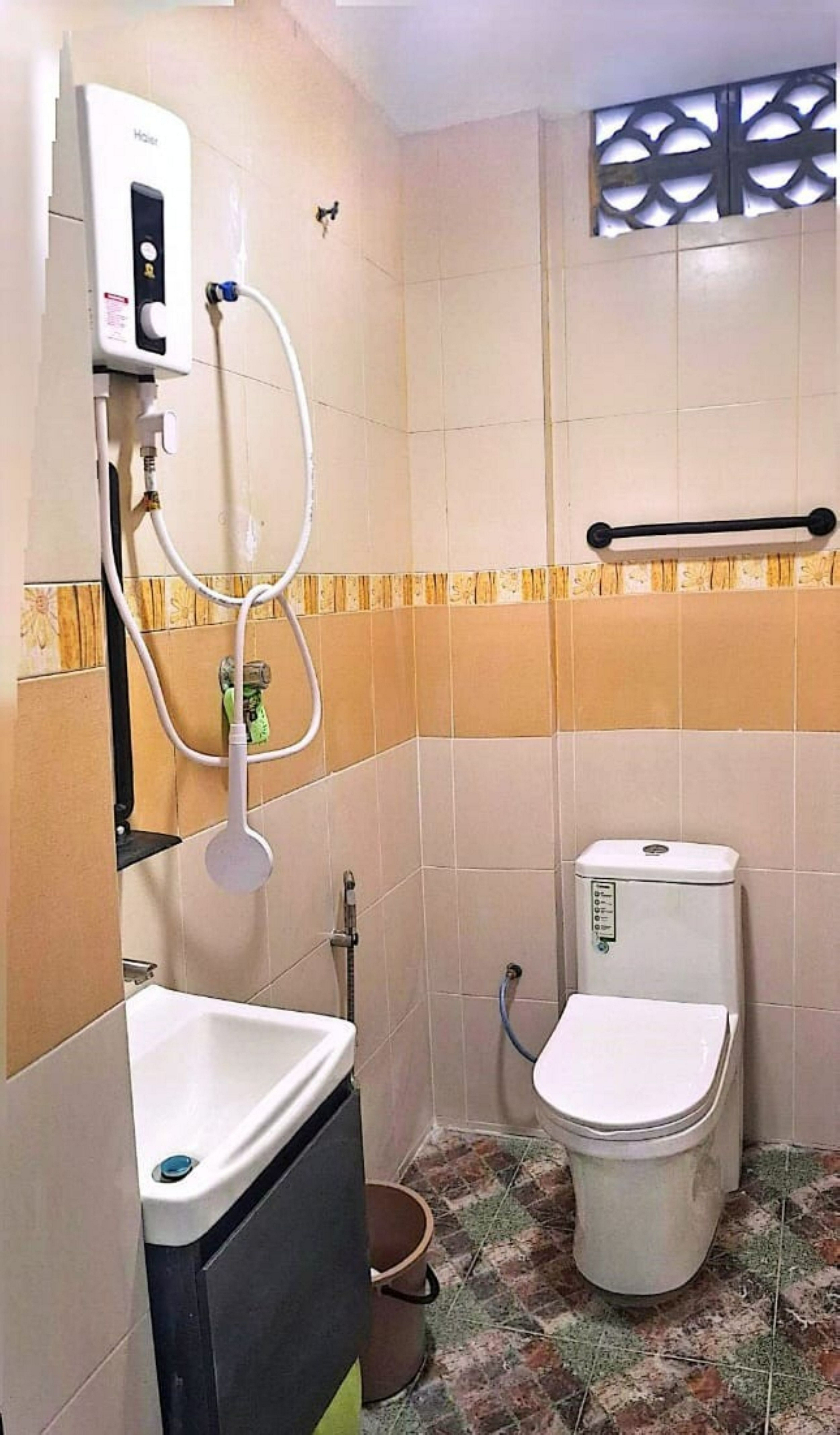 Bathroom 4, Hotel Lii View, Mersing