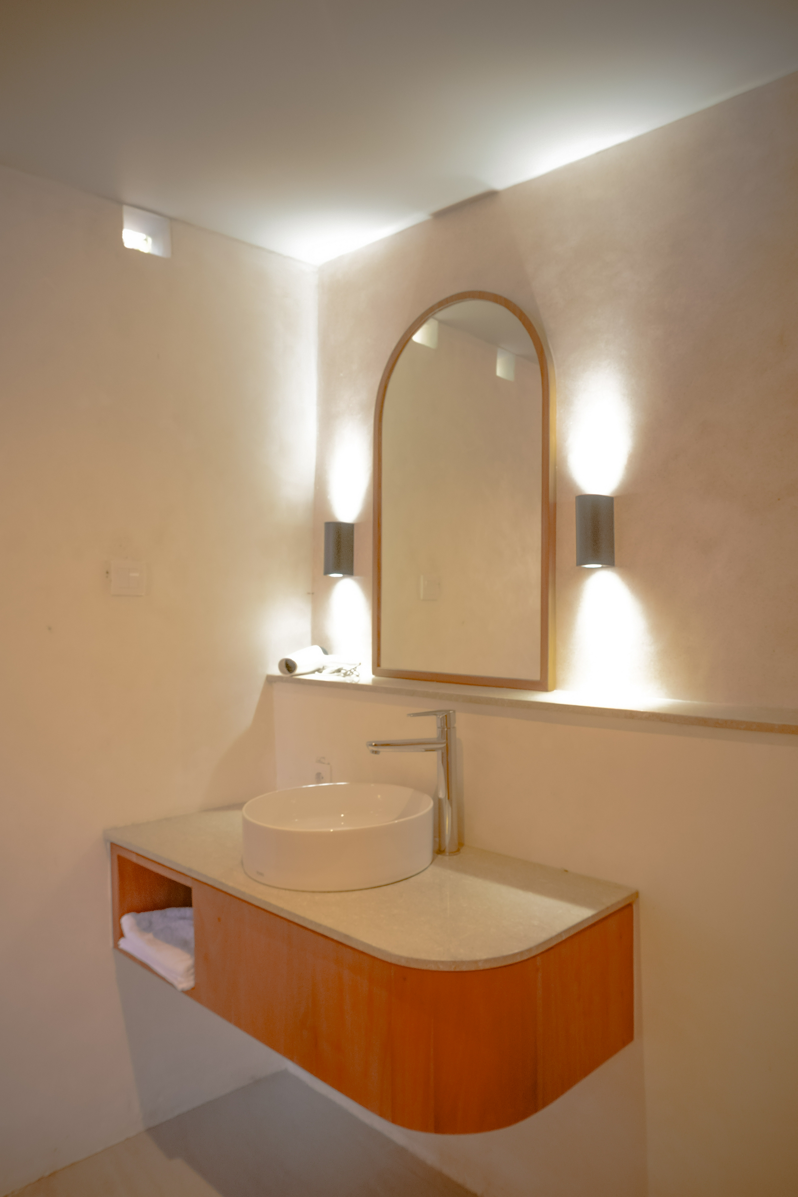 Bathroom 3, Hu'u Beach Front Hotel, Lombok