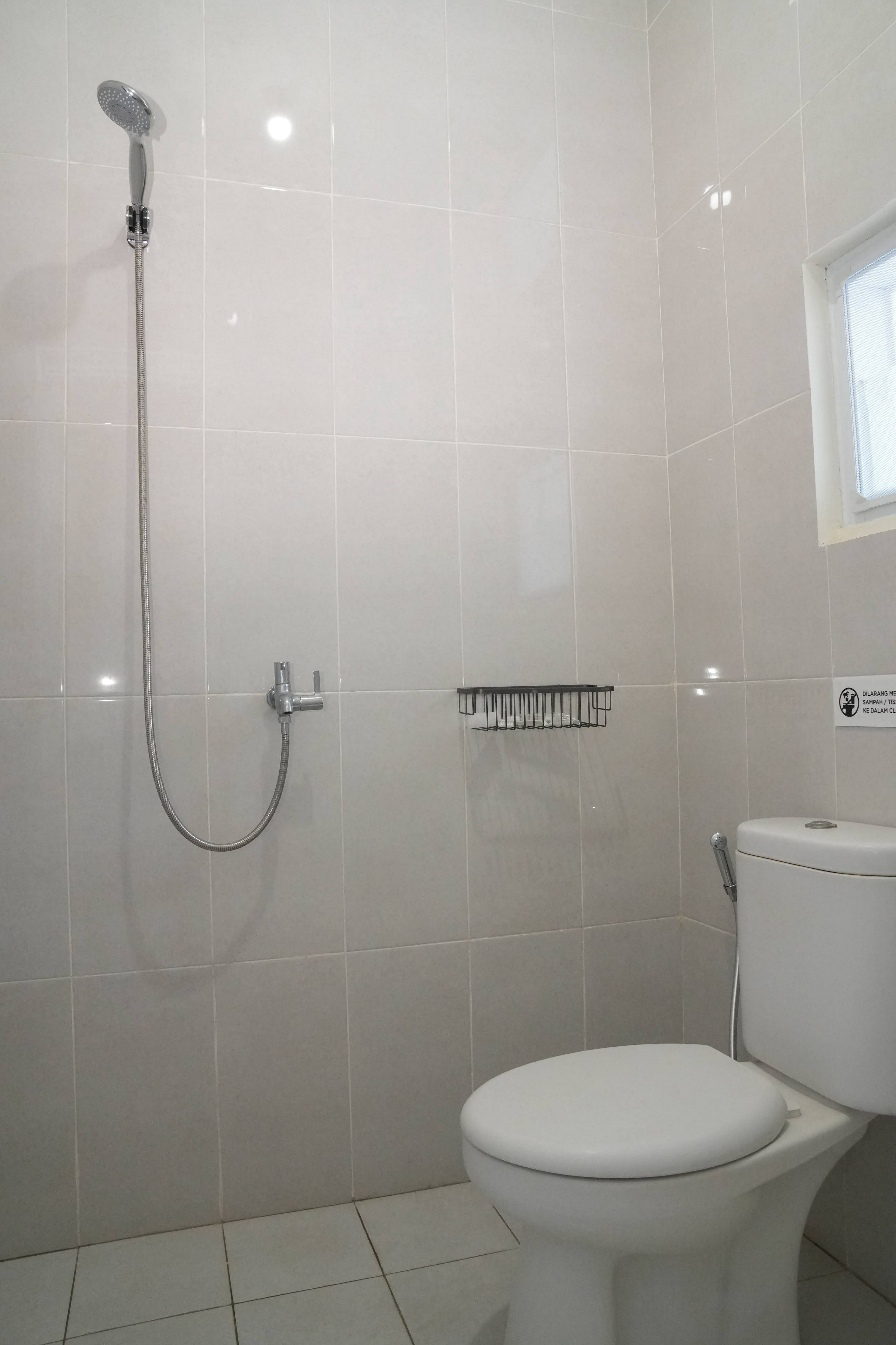 Bathroom 5, eRWe House Batikan Jogja, Yogyakarta