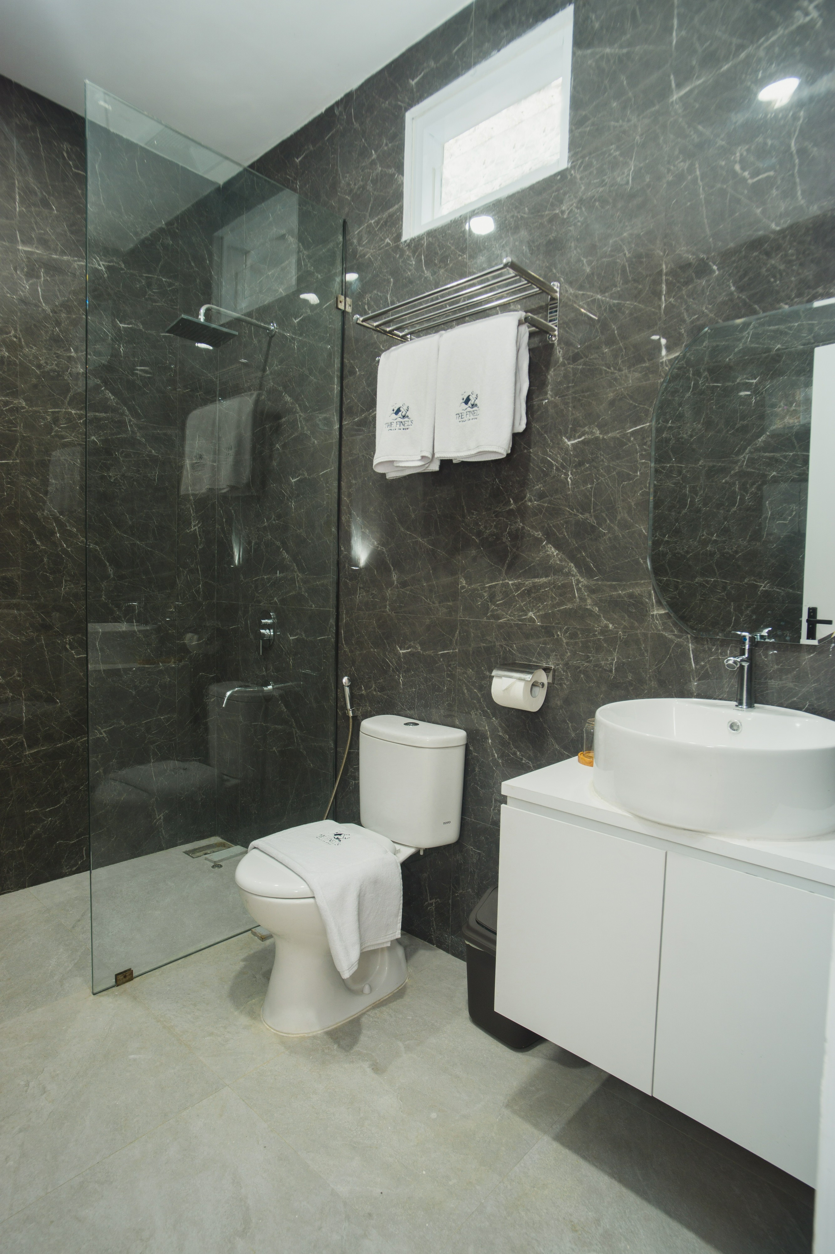 Bathroom 5, Finels Villa Guci, Tegal