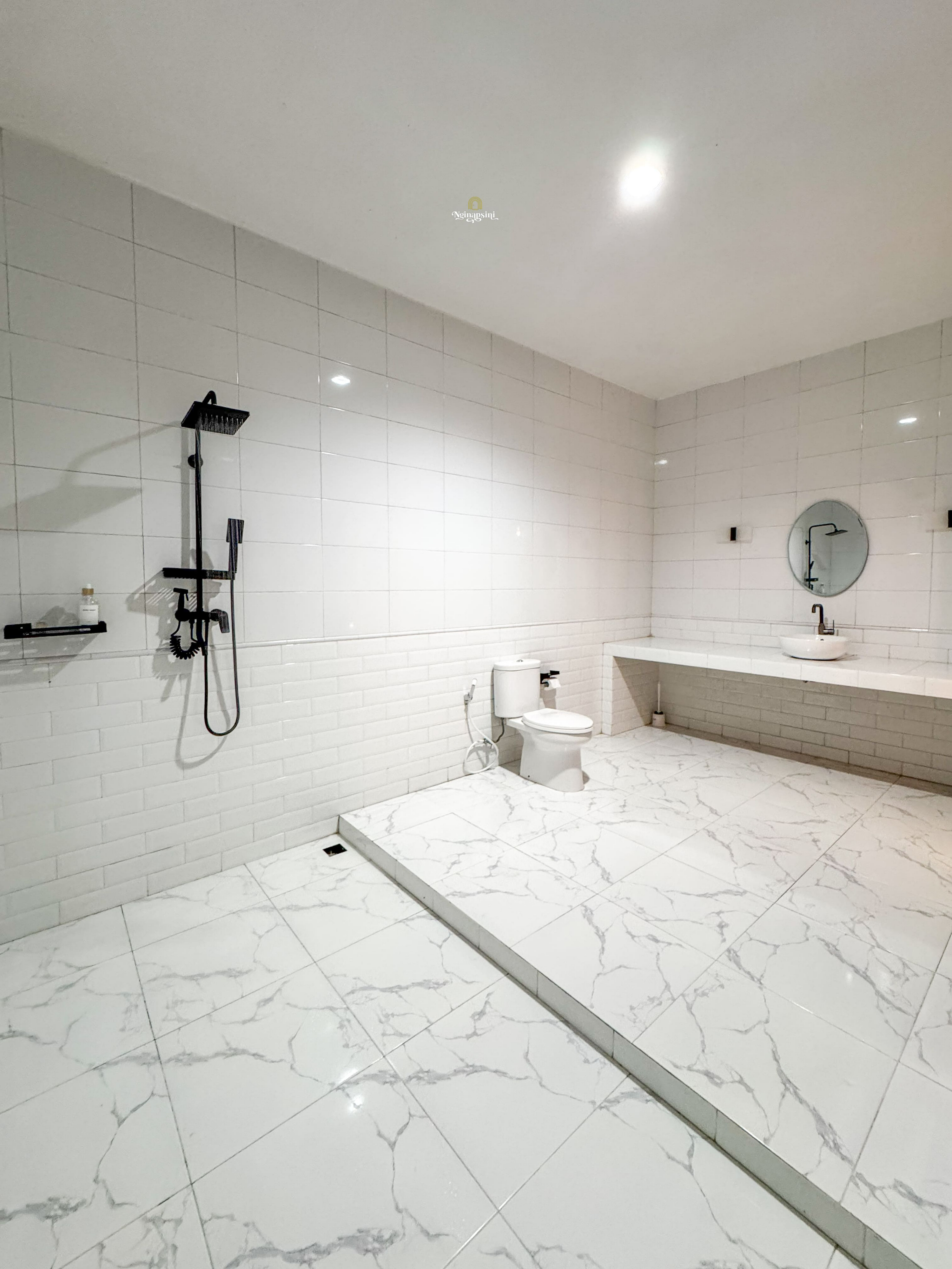 Bathroom 5, Sunny Villa by Nginapsini, Bogor