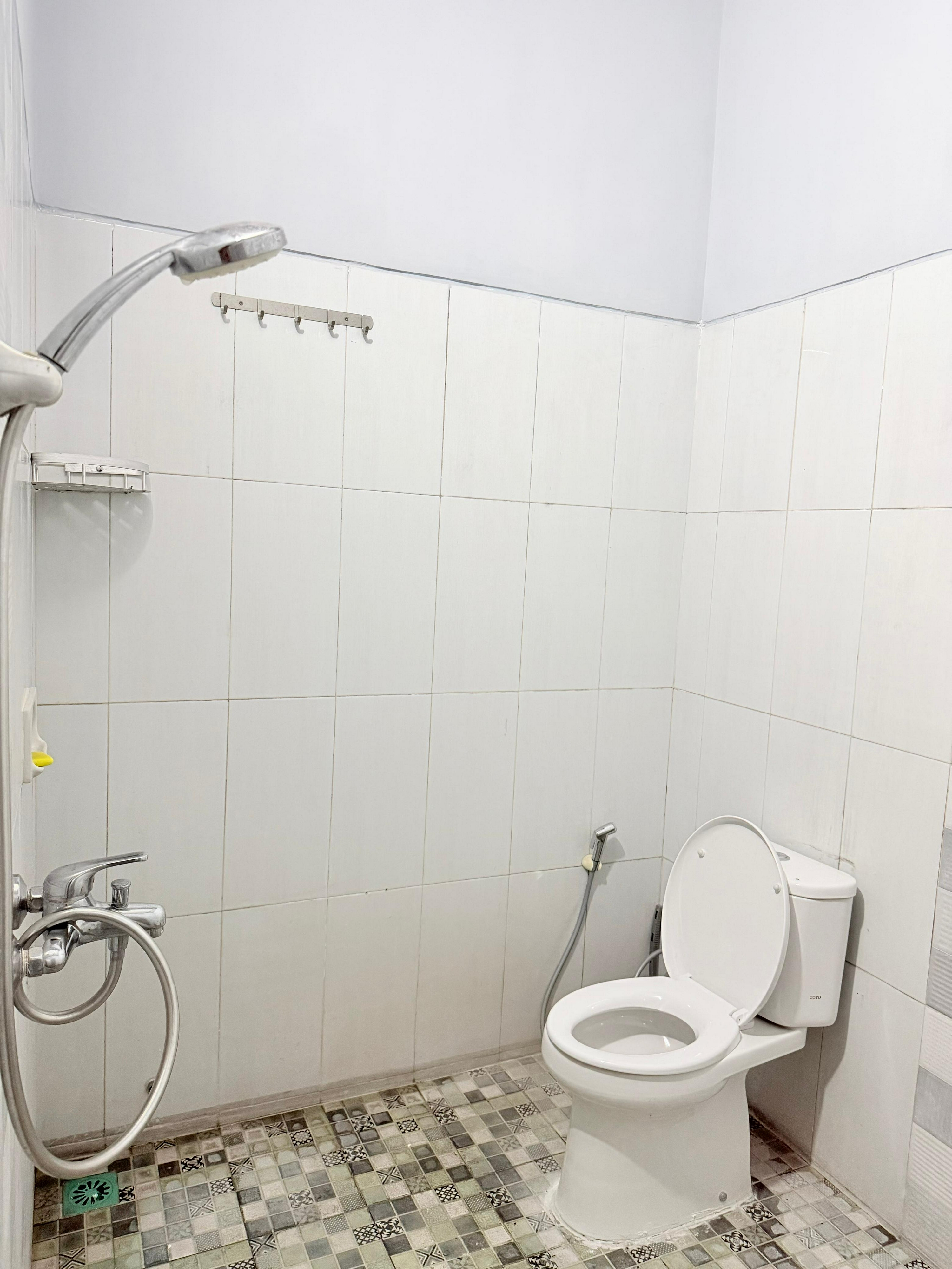 Bathroom 5, Tourify Family Villa Malang, Malang