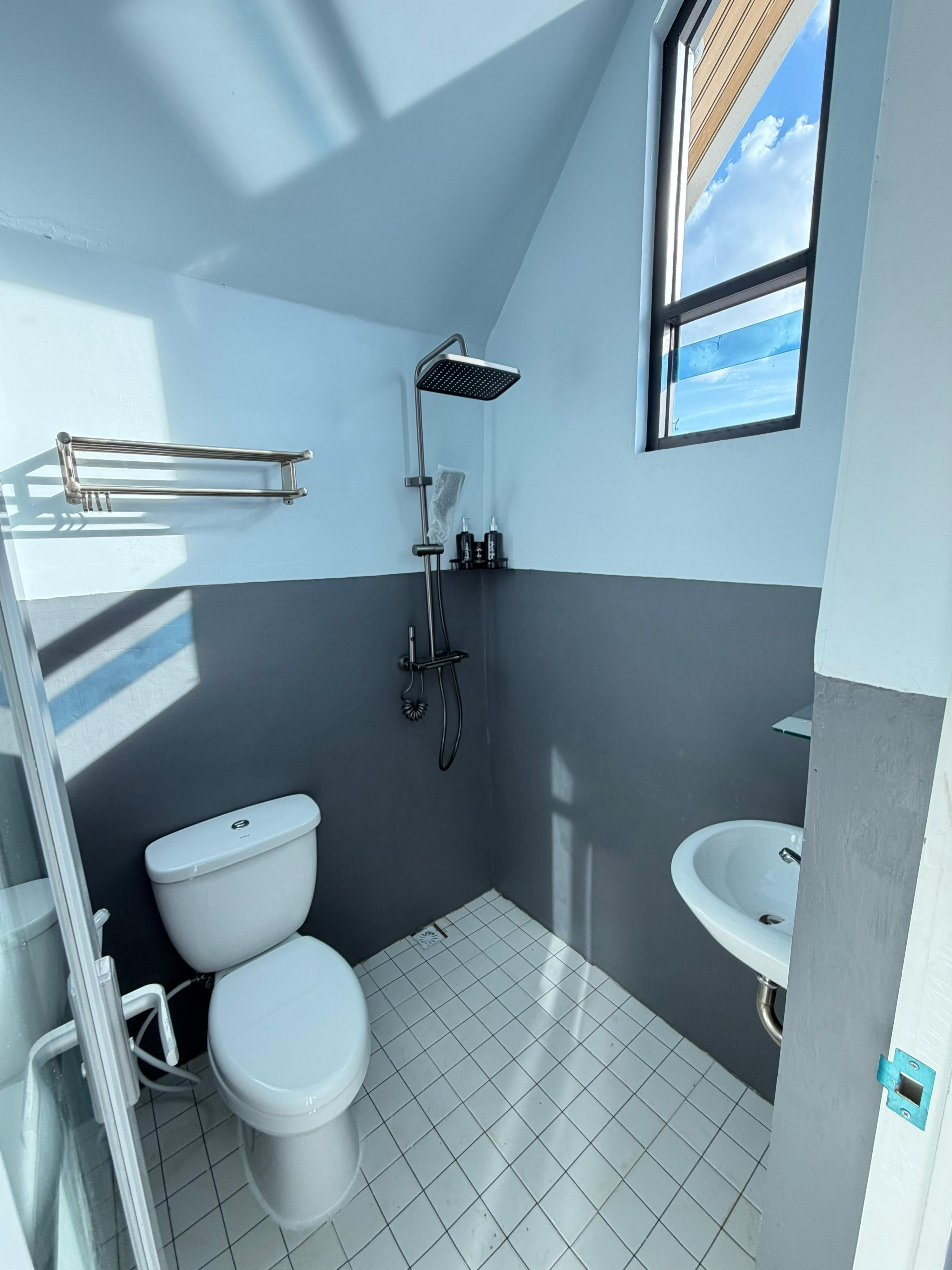 Bathroom 5, D'Mountsky Homestay Syariah, Agam