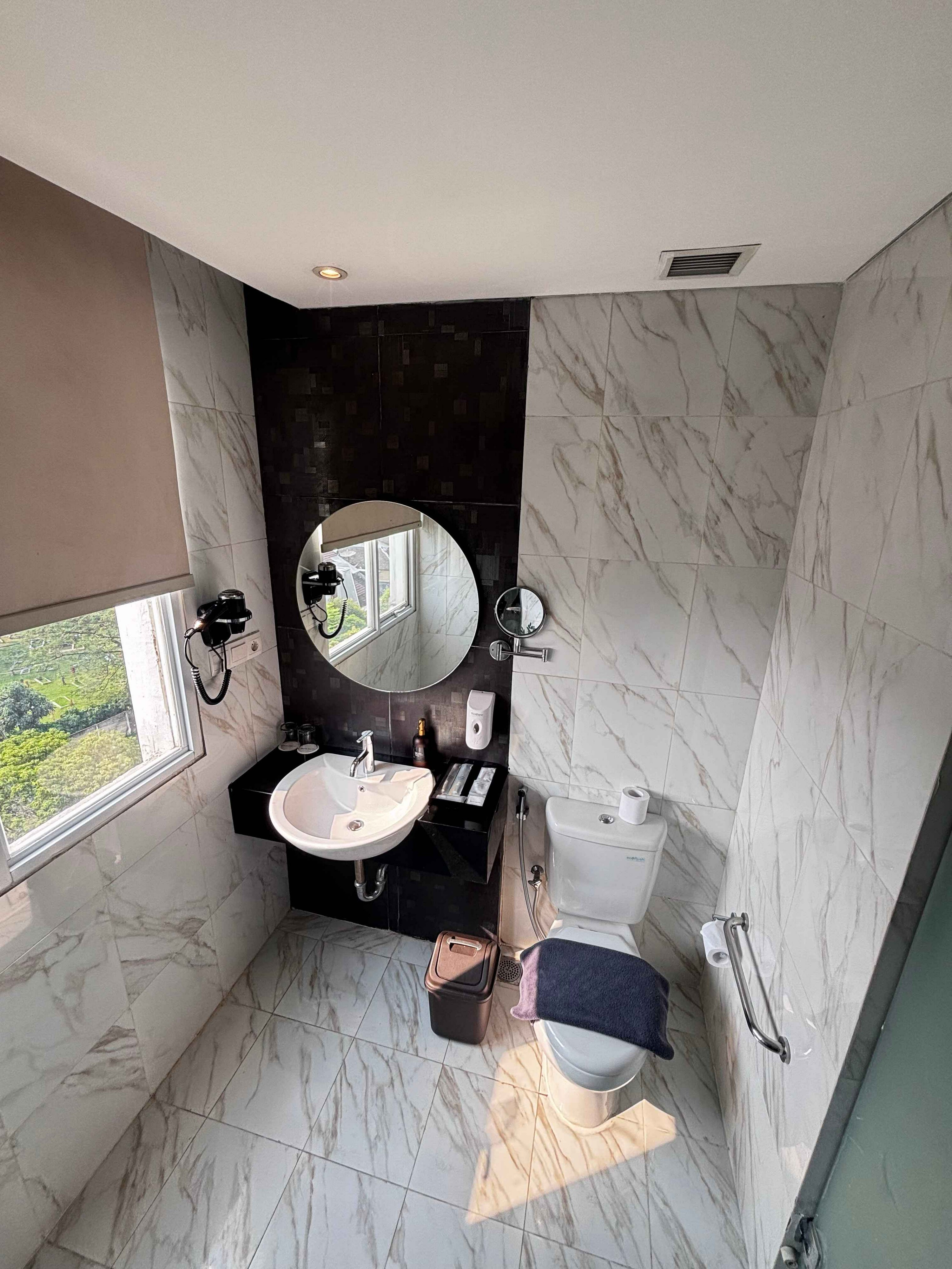 bathroom 4