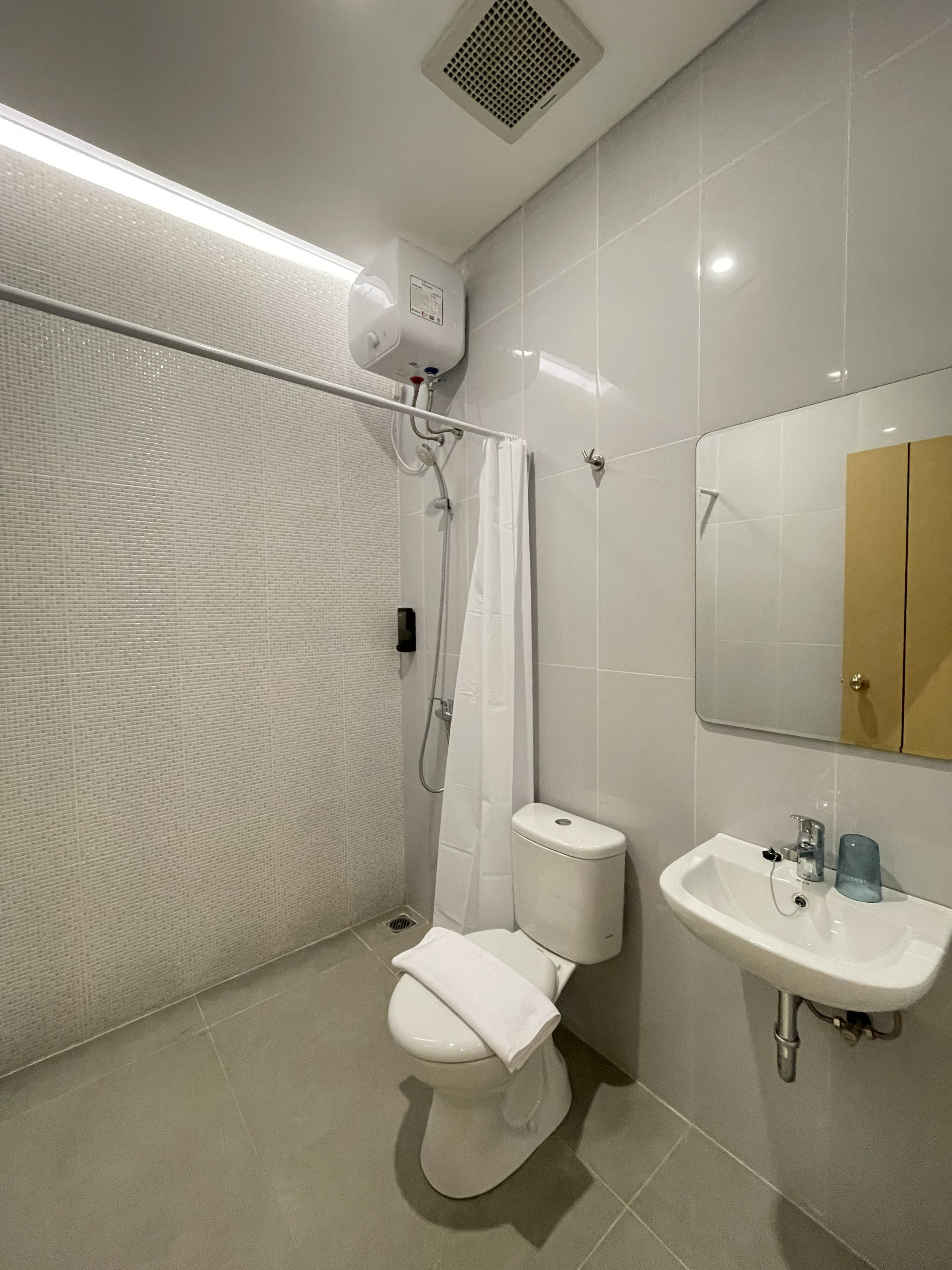 Bathroom, Nava Hotel Purwokerto, Banyumas