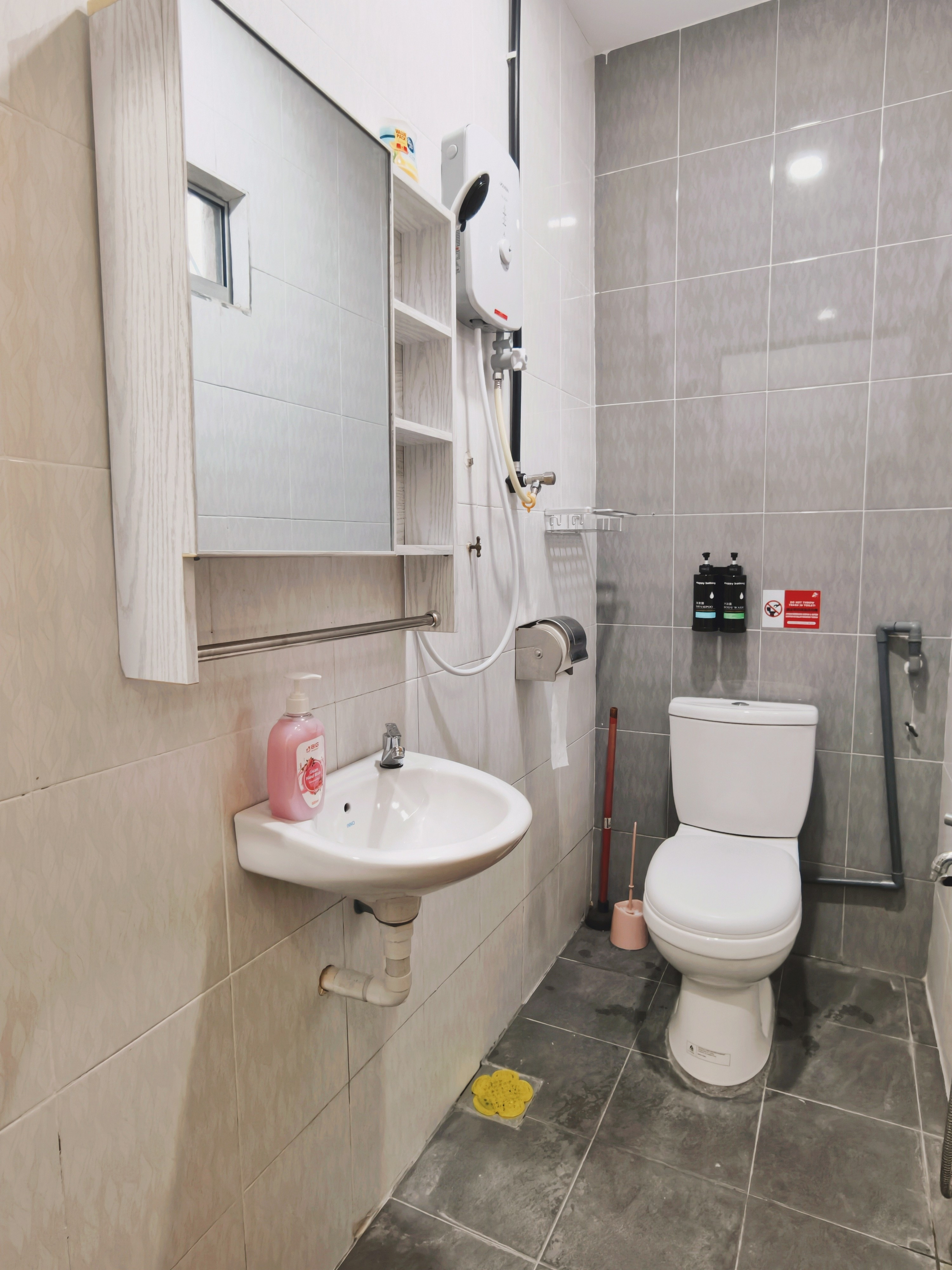 Bathroom 2, Boho Corner Retreat Seremban-Karaoke • BBQ • Games, Seremban