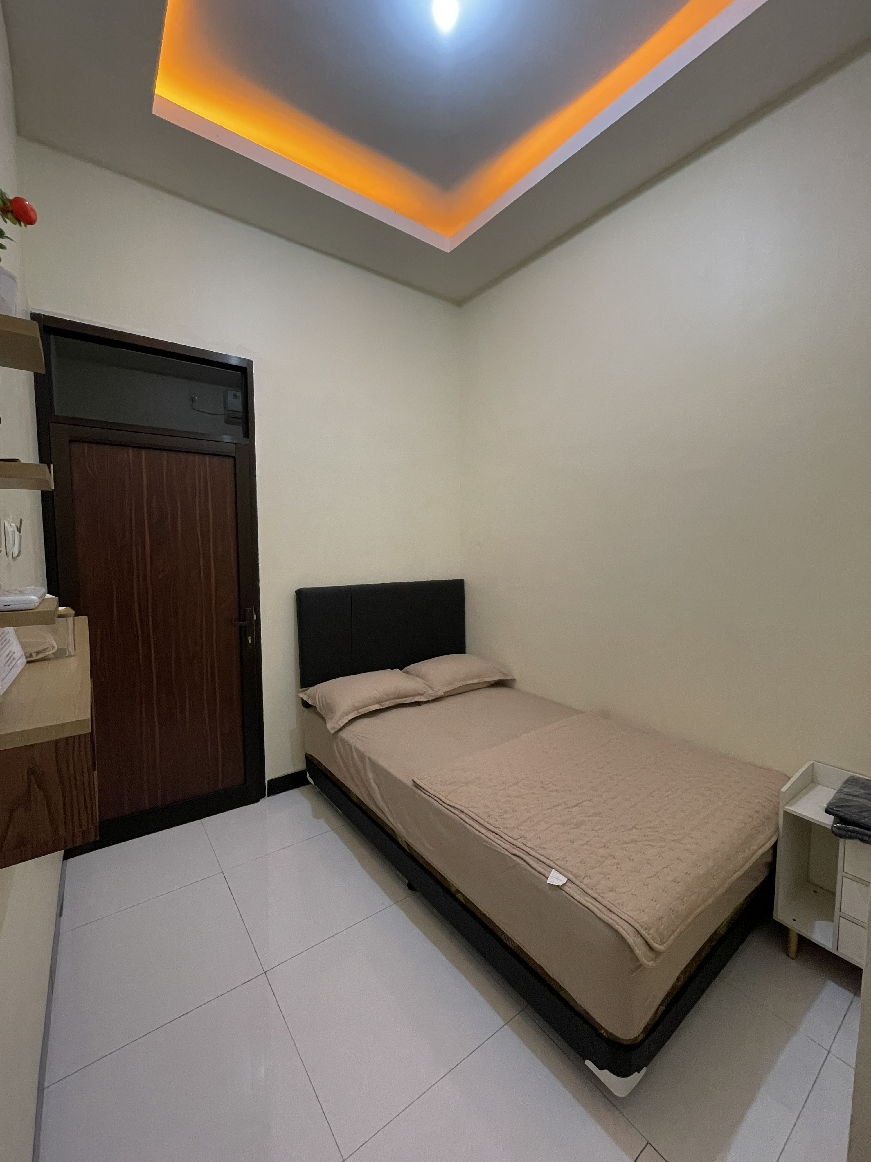 Bedroom 5, Al Mashdar Guest House Syariah, Surabaya