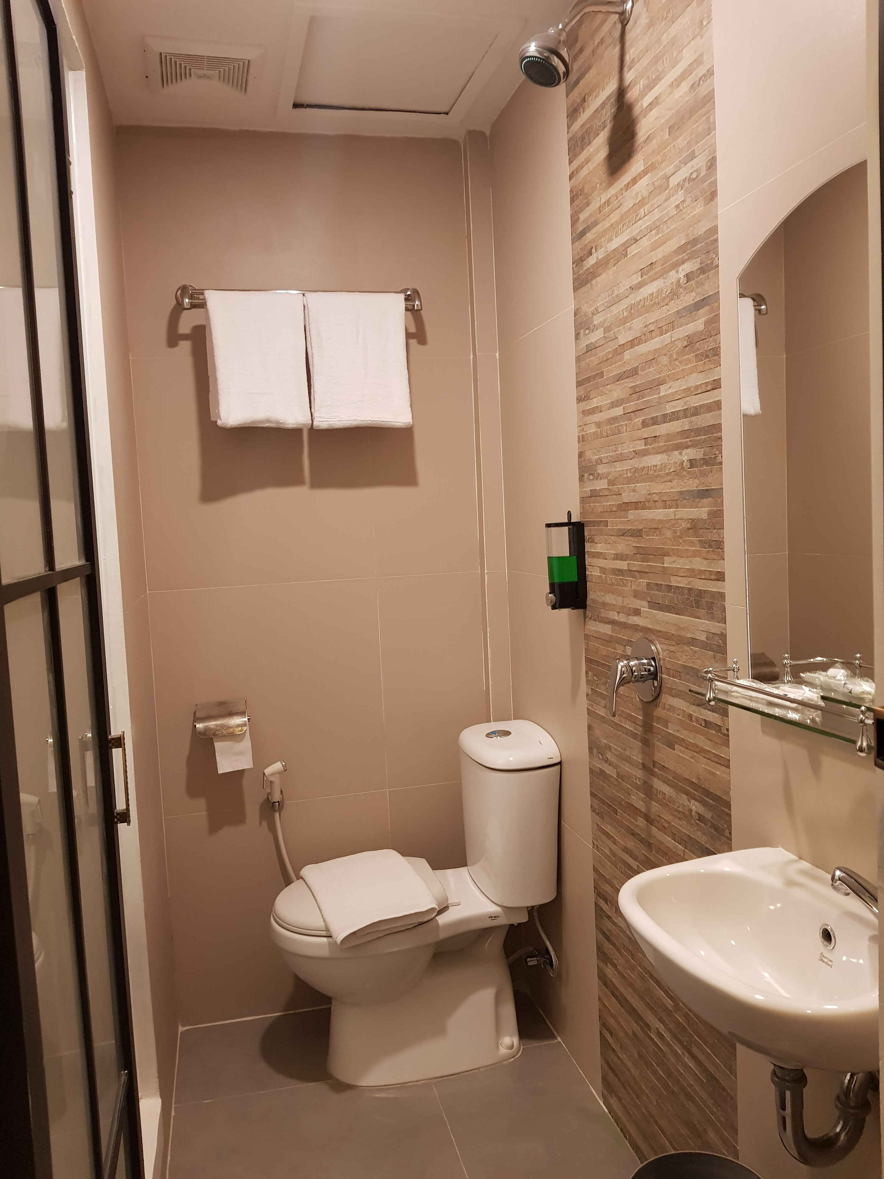 Bathroom 4, Hotel Sanrina Makassar, Makassar