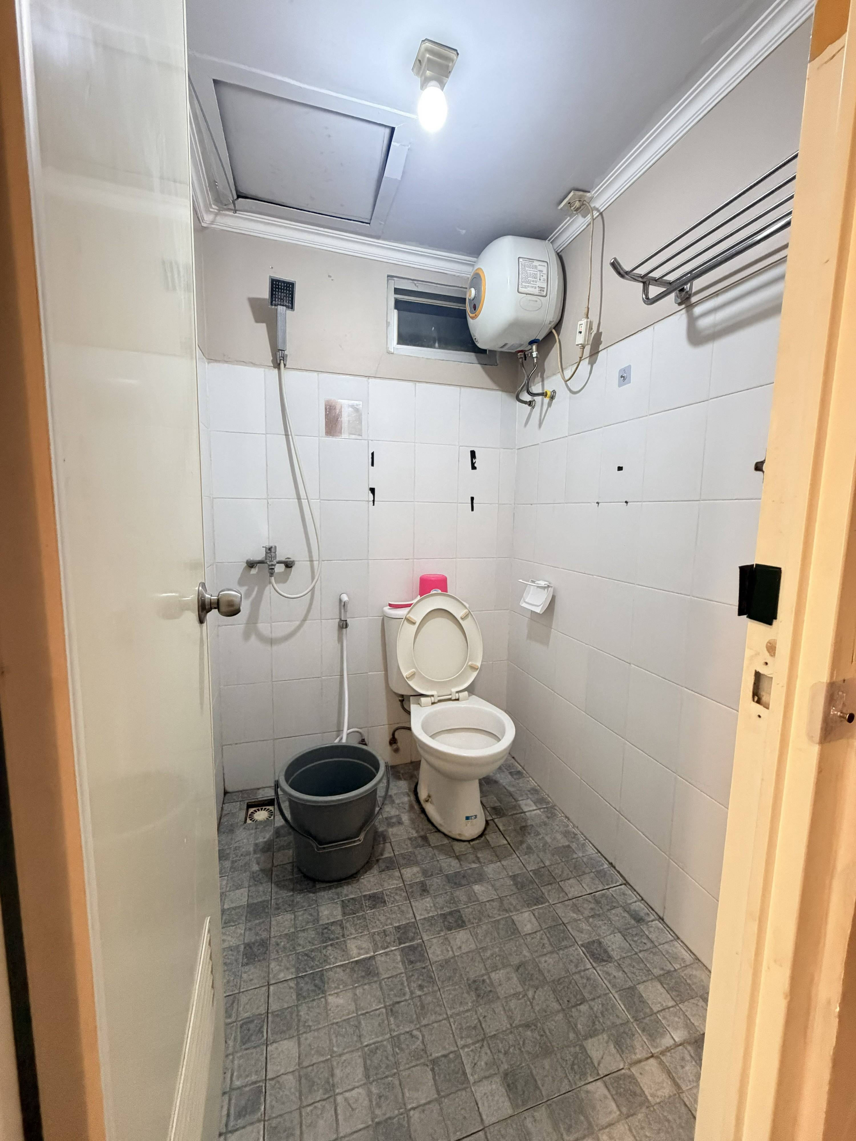 Bathroom, Boss Property Suite@Metro Apartment Bandung, Bandung