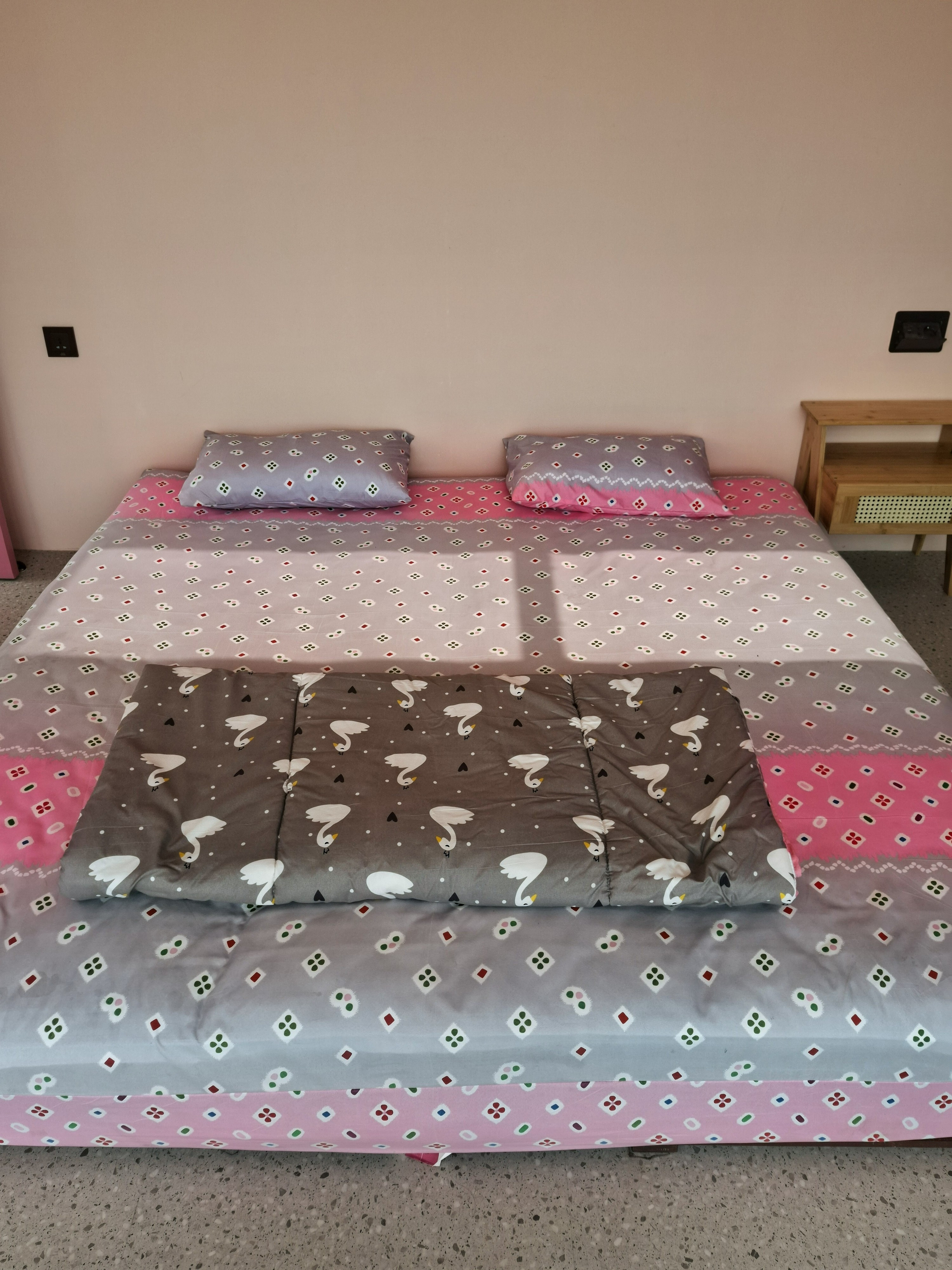Others 3, Pink Glamping Anyer, Serang