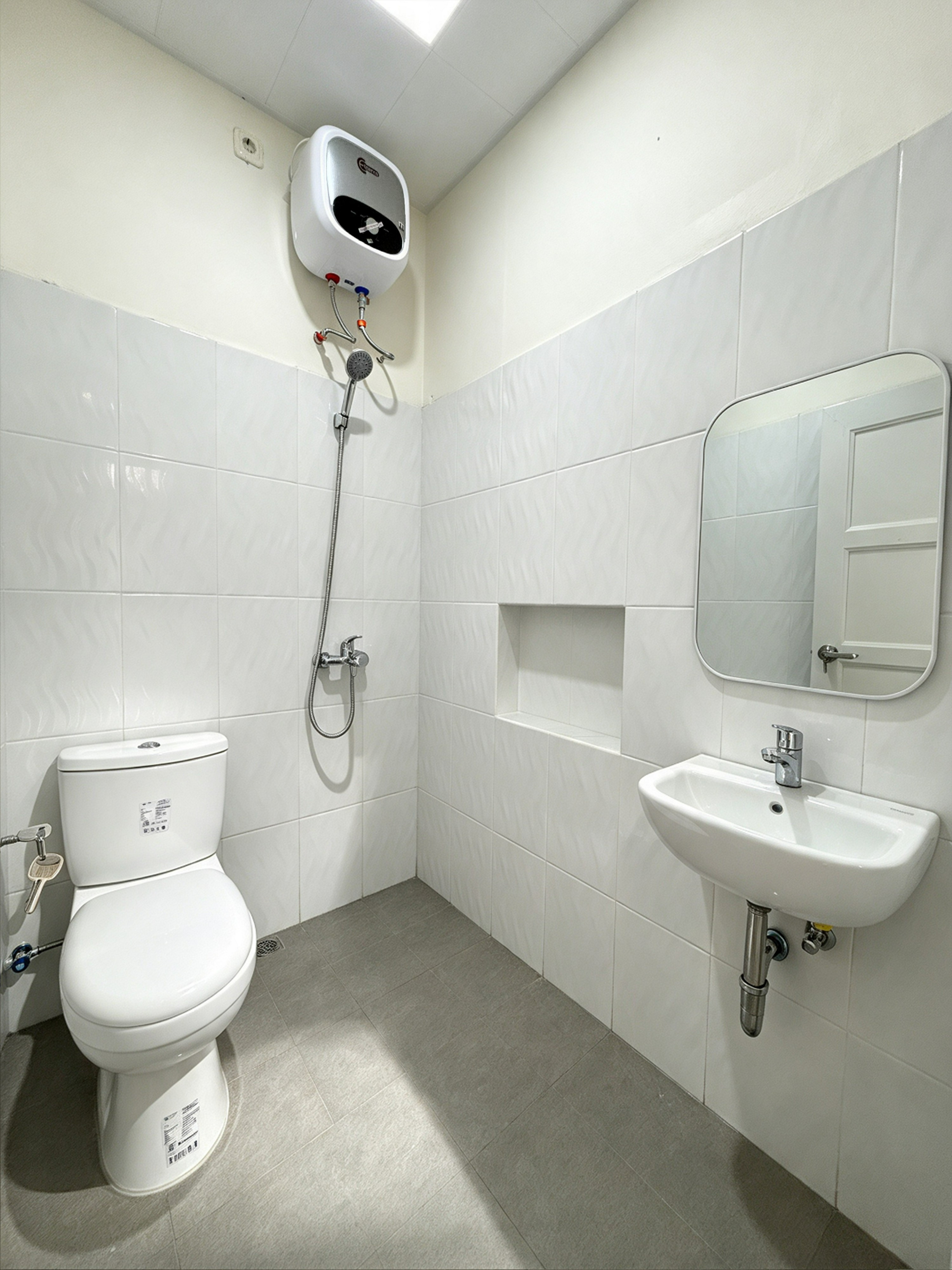Bathroom, Novaren Guest House Kemanggisan, West Jakarta