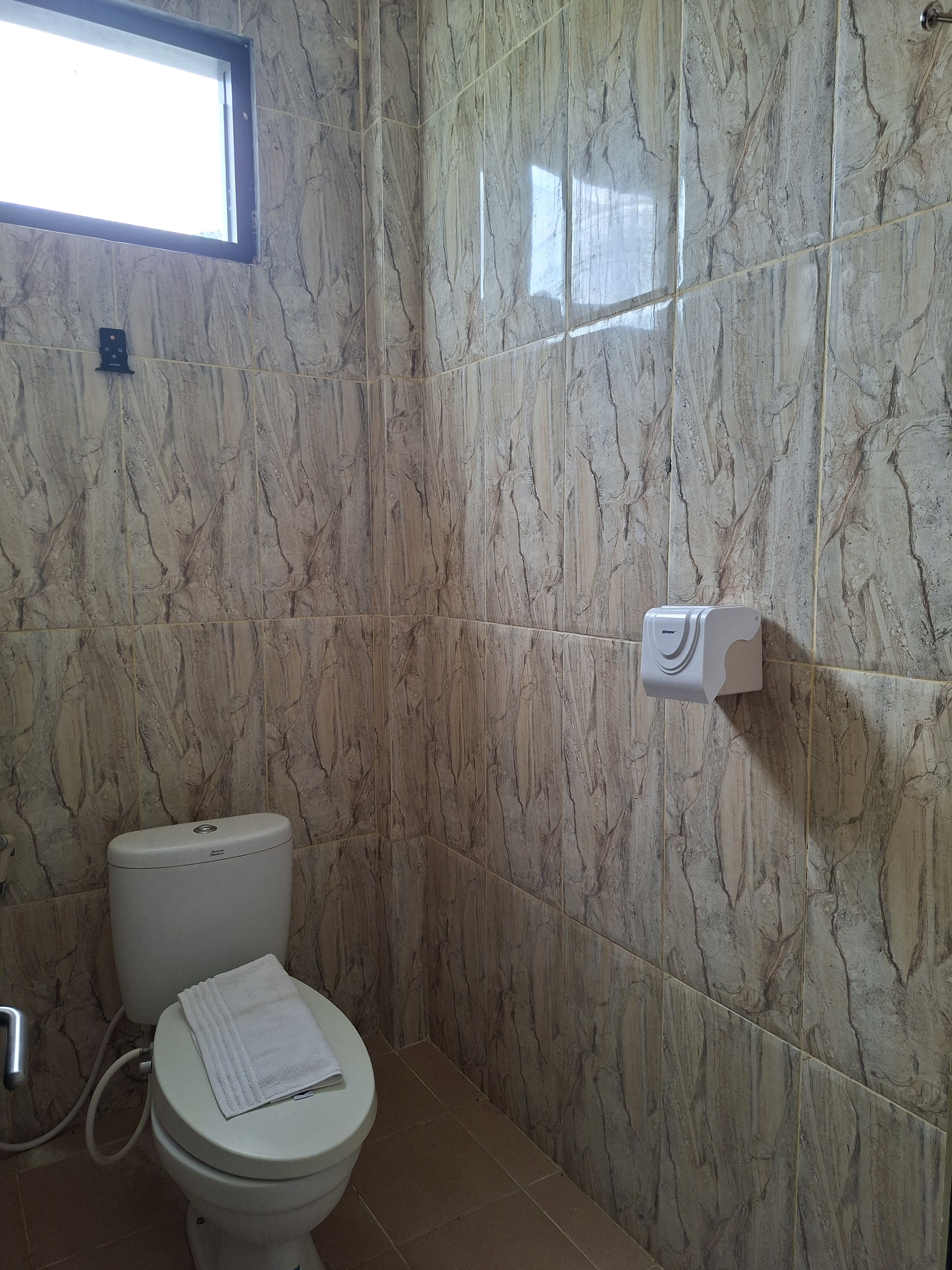 Bathroom 2, Tamperan Fishing Port Guest House Pacitan, Pacitan