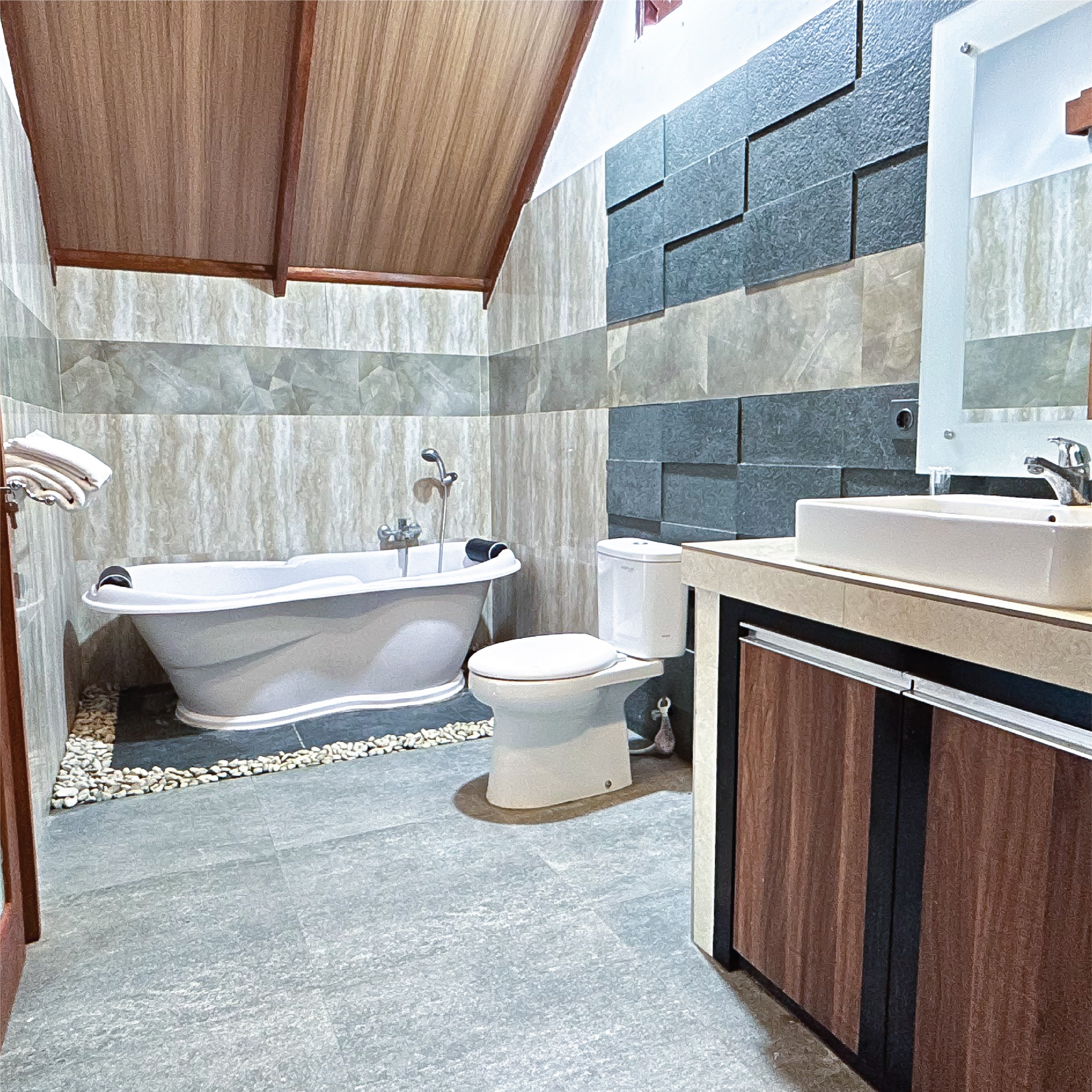 Bathroom 4, MAYO BEACH RESORT, Jayapura
