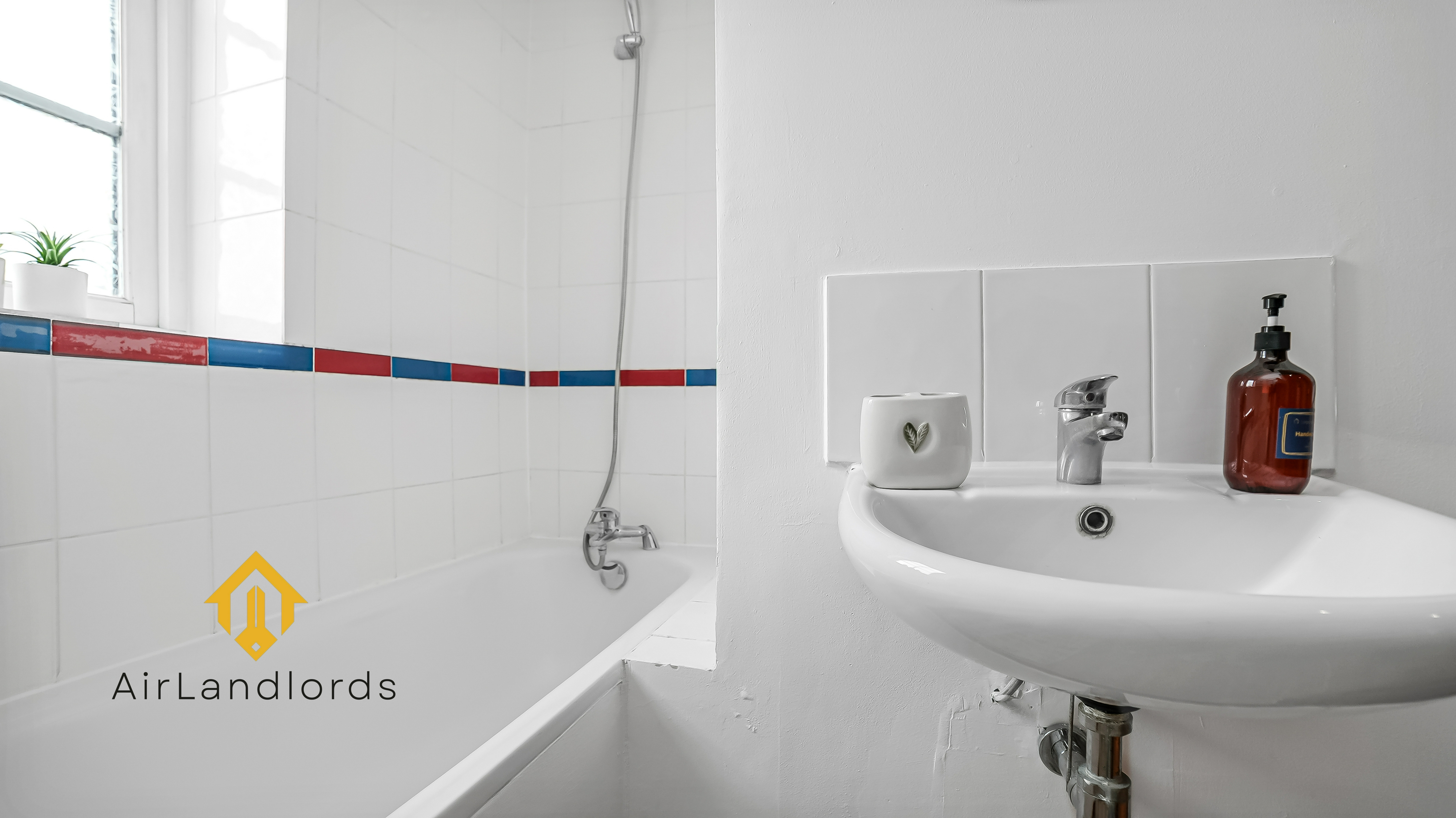Bathroom 2, Central 2 Bedroom Flat near Vauxhall Station!, London