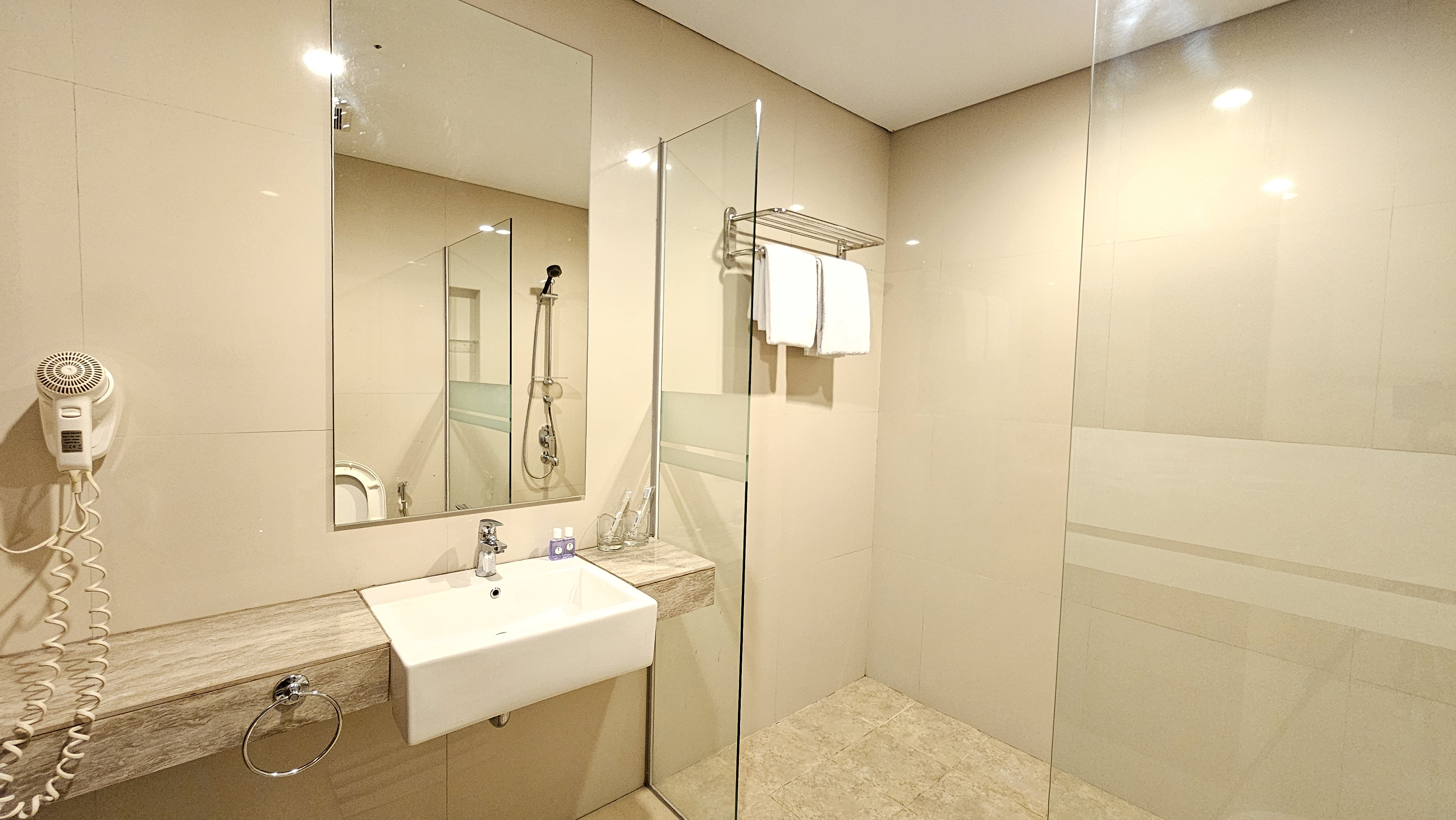Bathroom 5, Grage Hotel Malang by TOS, Malang