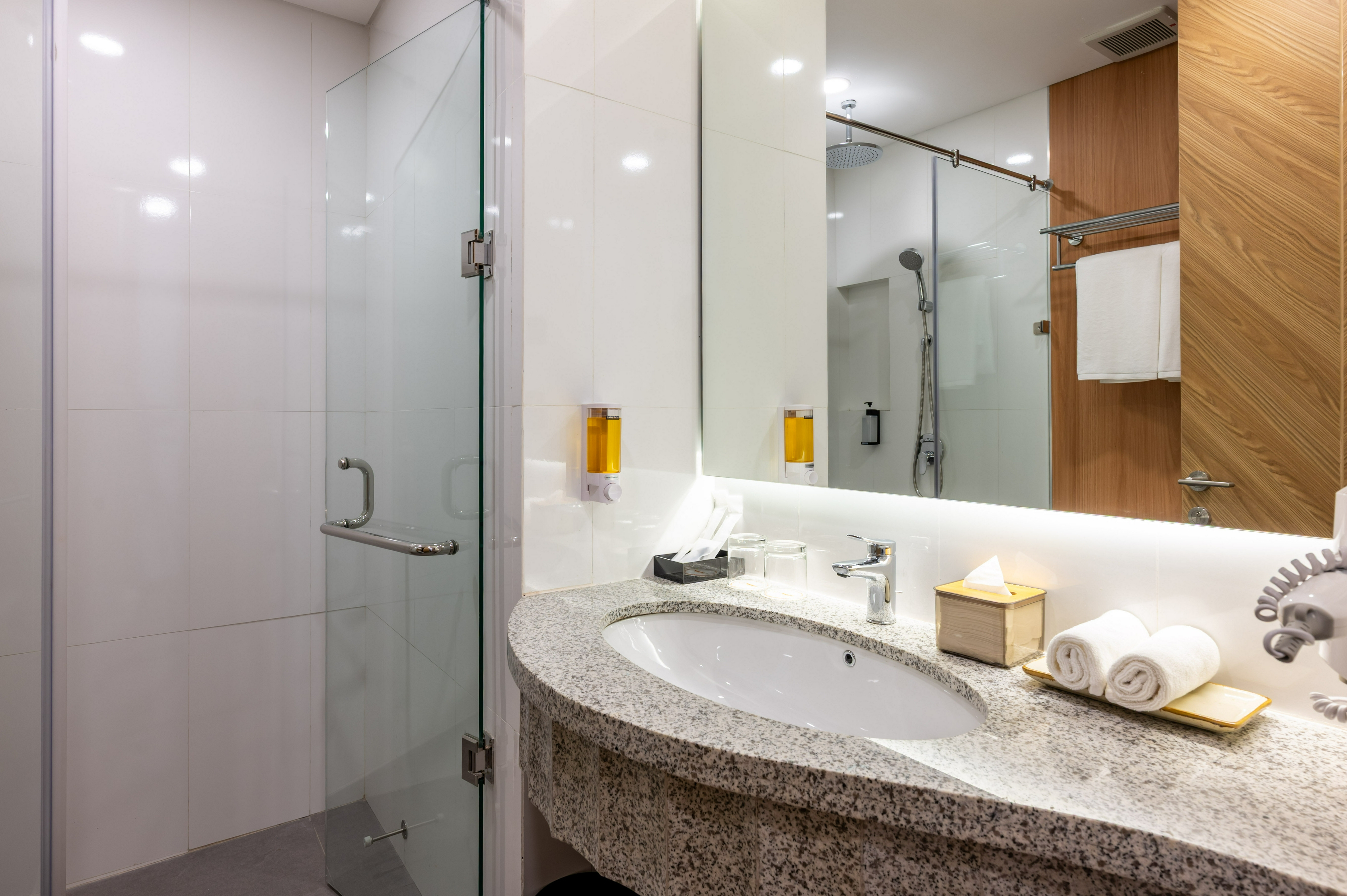 Bathroom 5, G7 City Hotel, Jakarta Selatan
