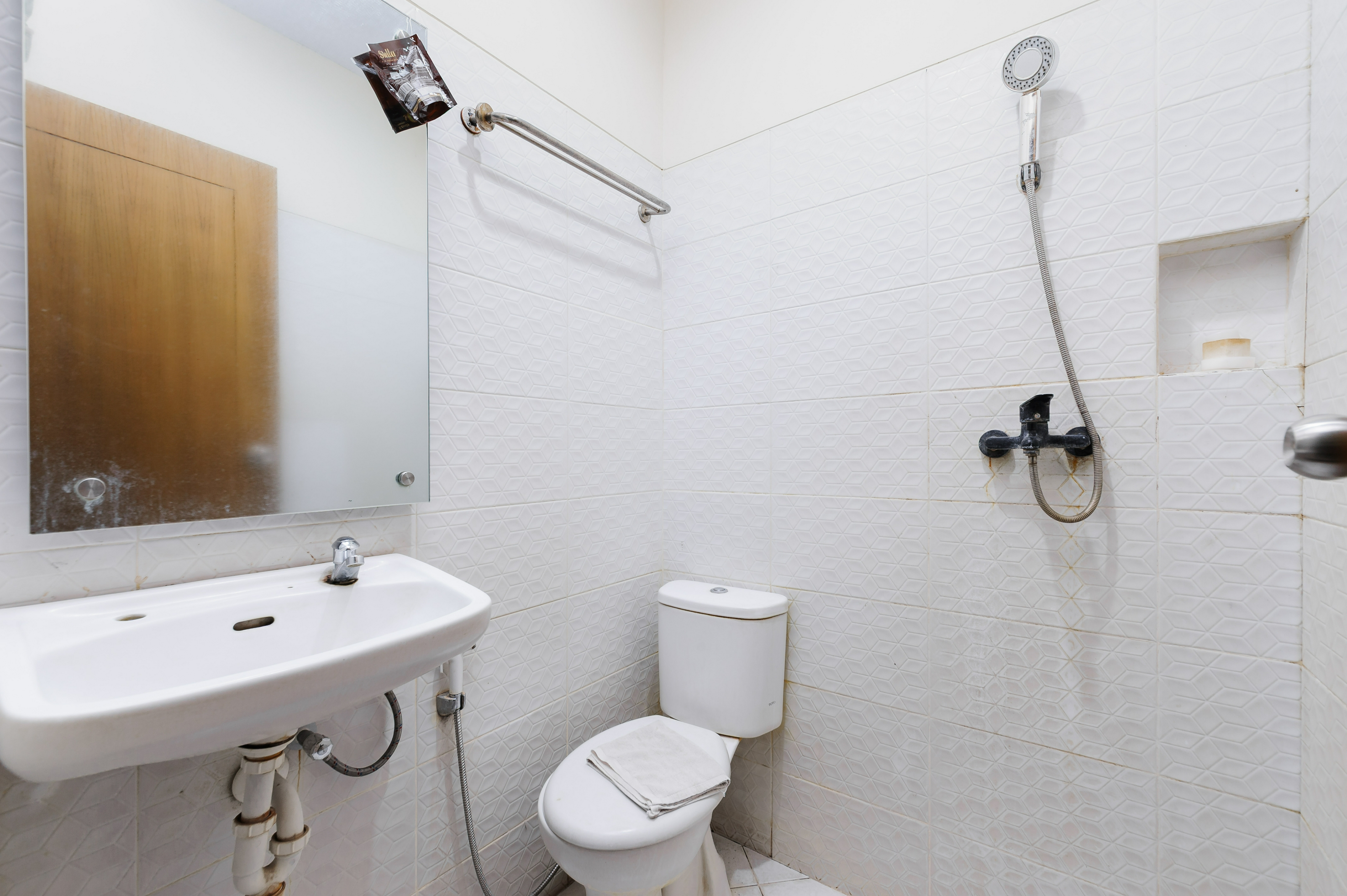 Bathroom 4, Urbanview Alfiya Hotel Lampung by RedDoorz, Bandar Lampung