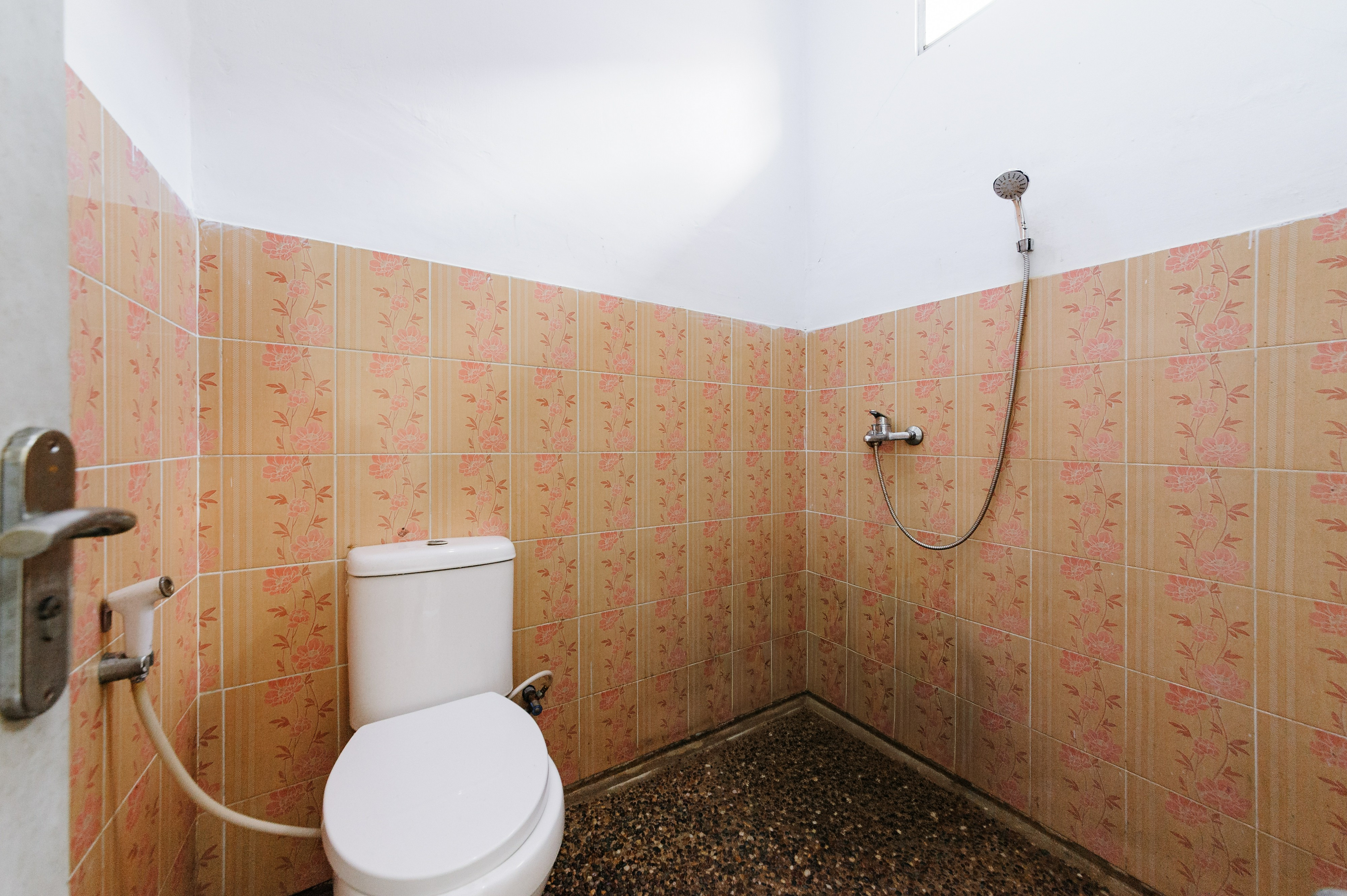 Bathroom 4, RedDoorz near Universitas Palangkaraya 2, Palangkaraya