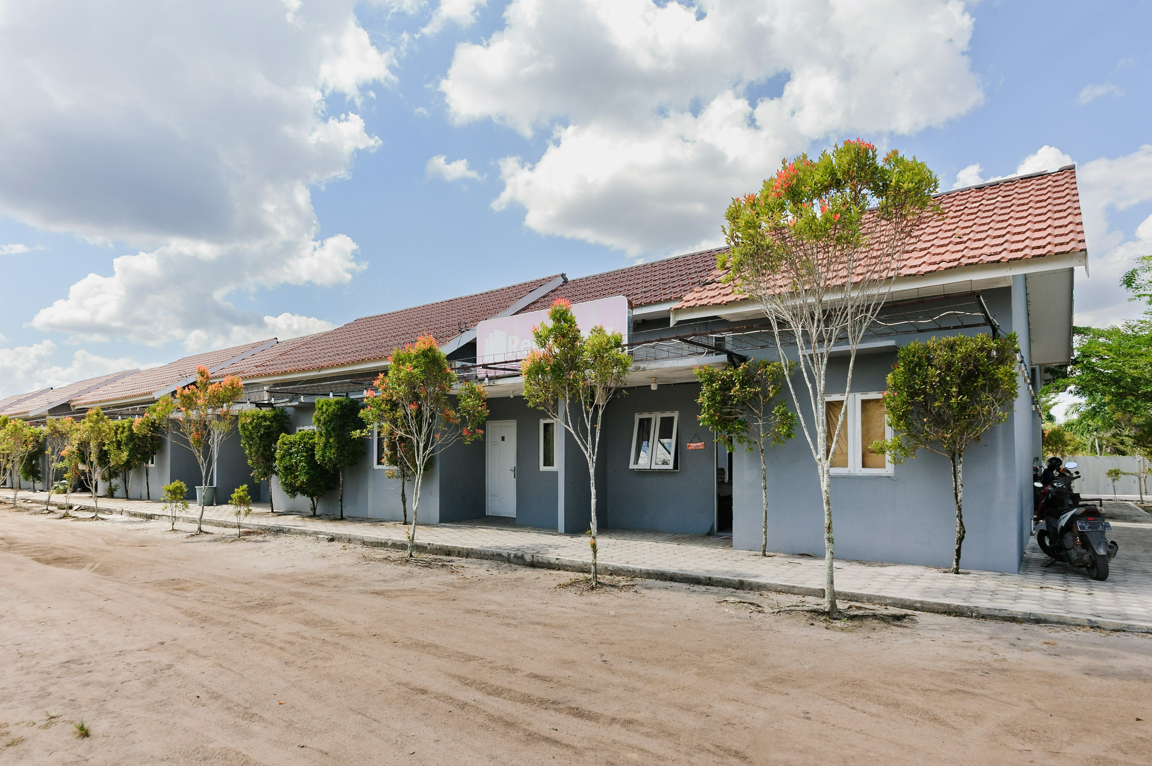 Exterior & Views 2, RedDoorz near Universitas Palangkaraya 2, Palangkaraya
