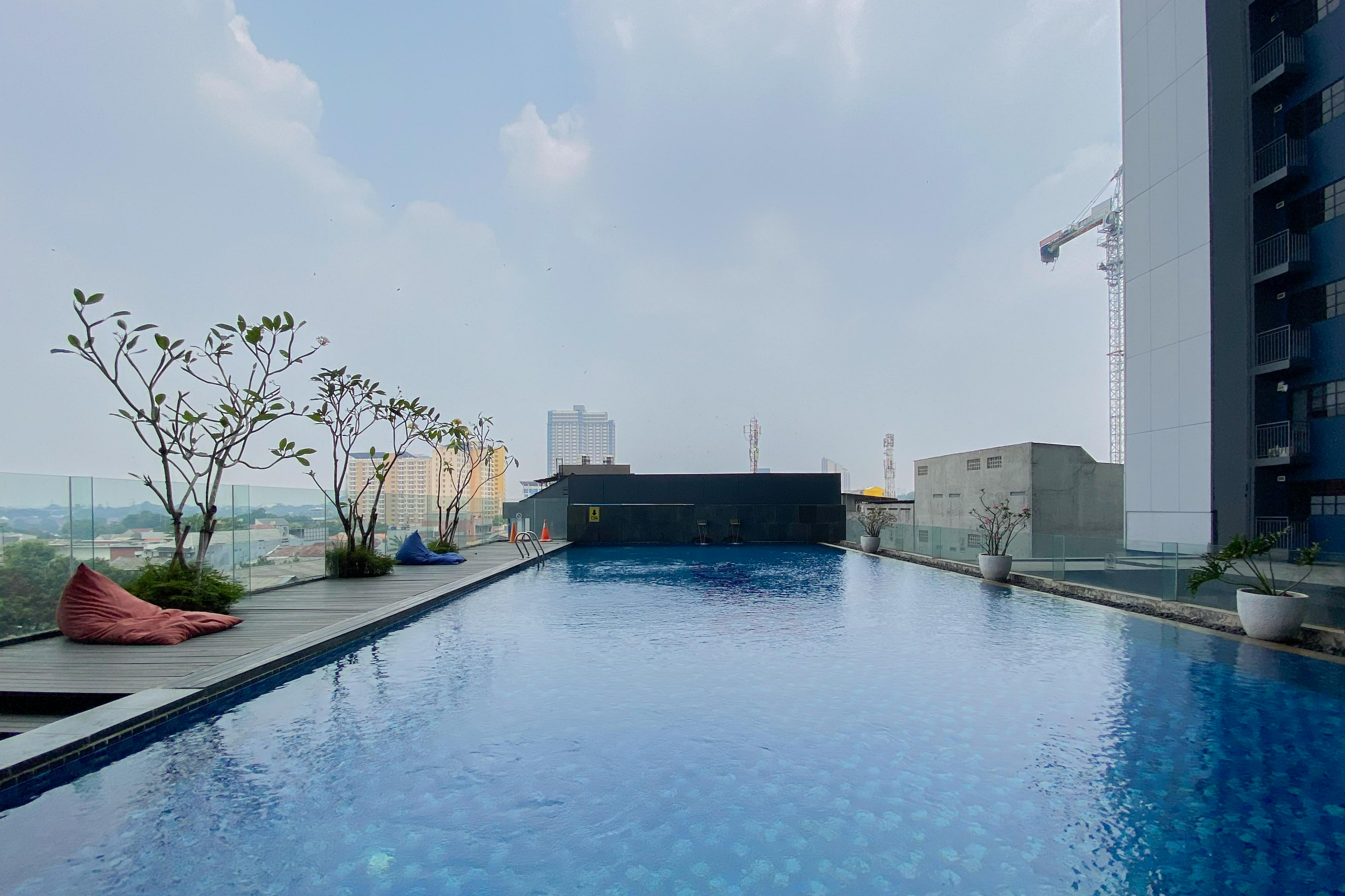 Swimming Pool 3, Good and Homey Studio at Evenciio Margonda Apartment By Travelio, Depok