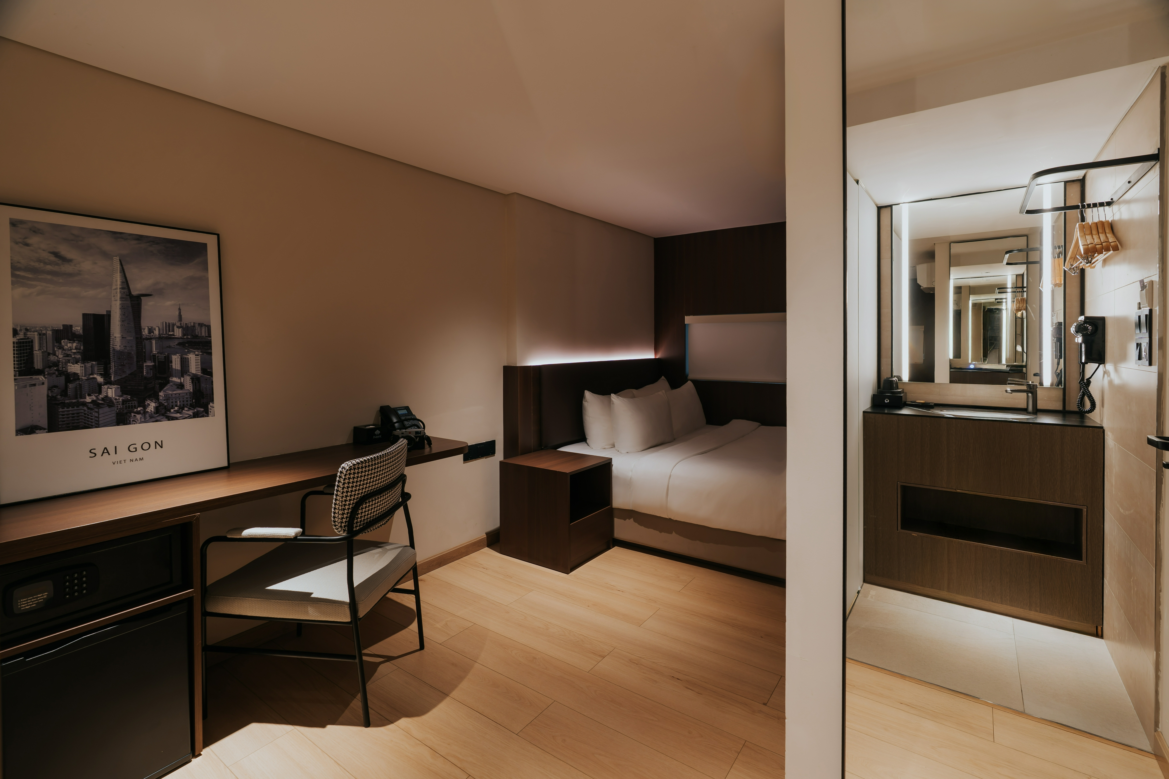PureJoy Hotel Saigon Room Type - Deluxe Queen Room