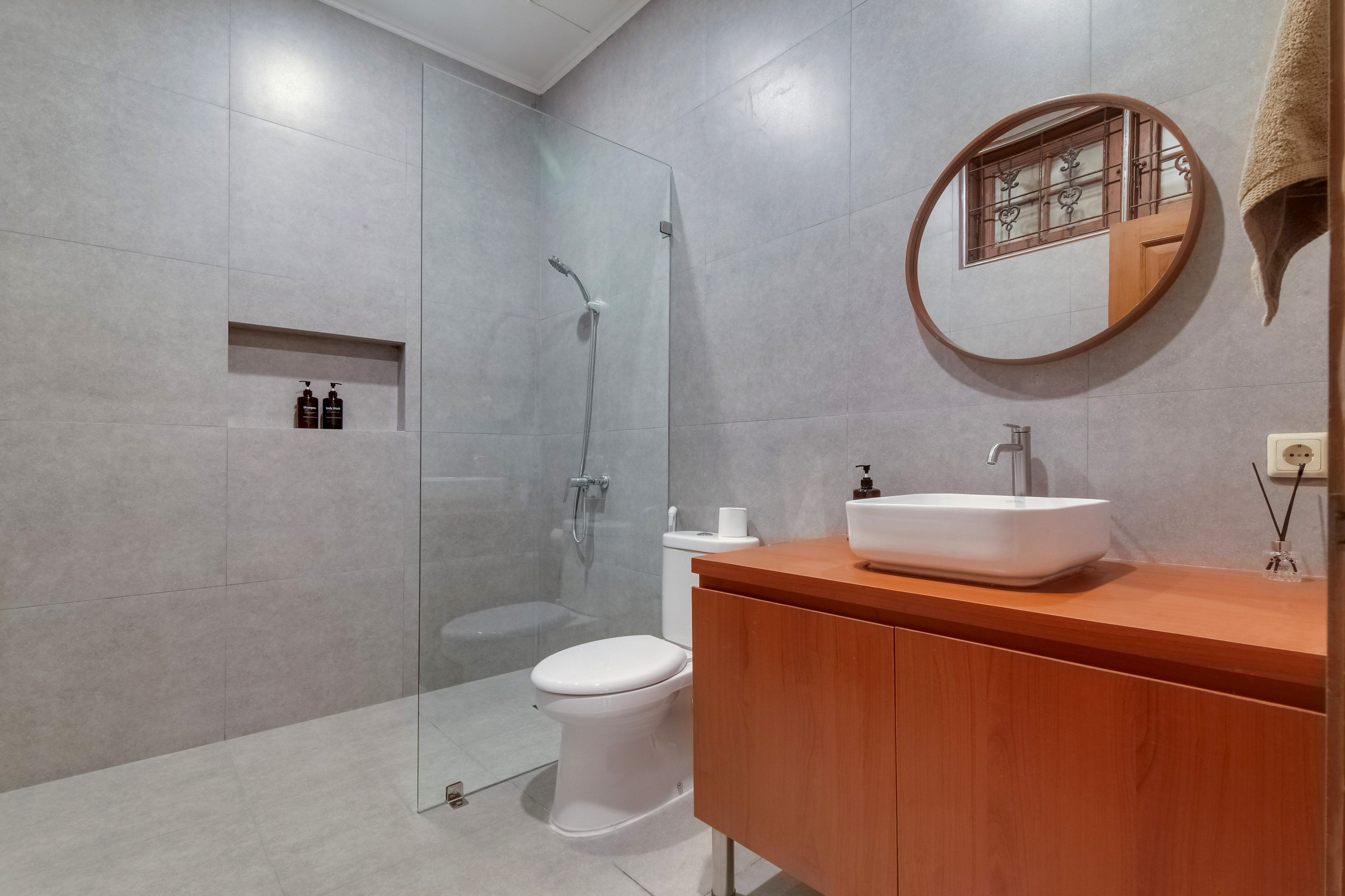 Bathroom 5, Villa Ashavana W/ Pool, South Jakarta