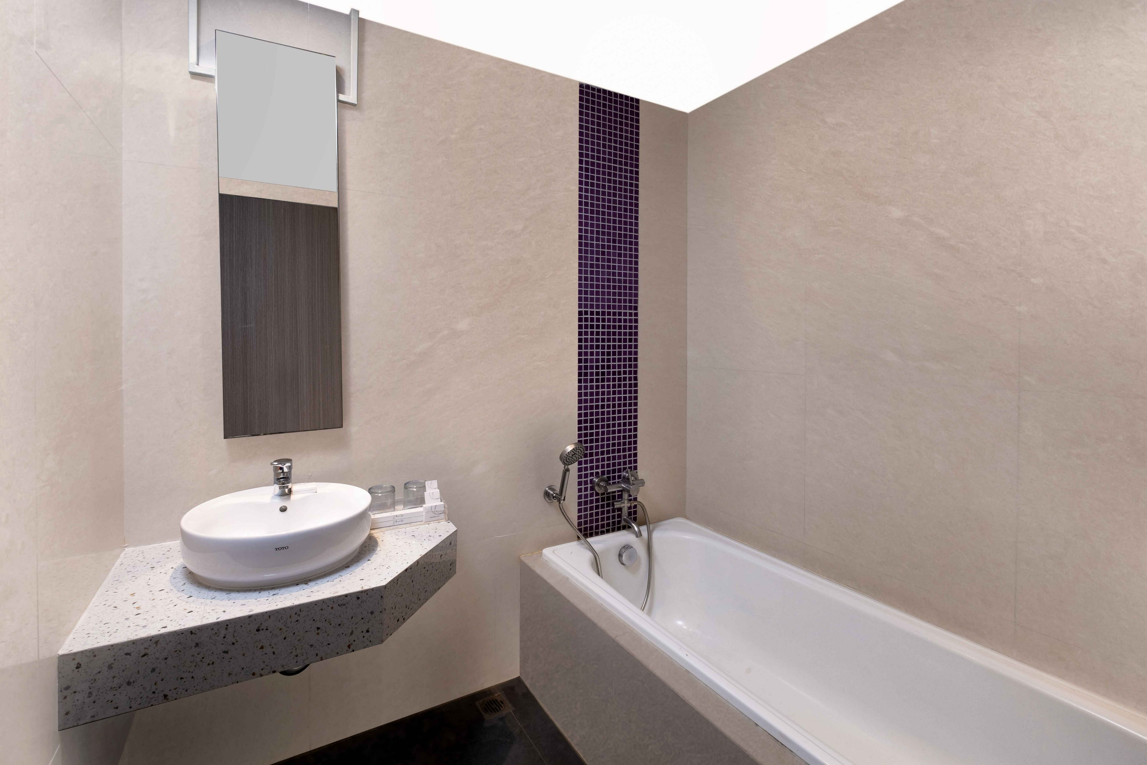 Bathroom 5, Oakwood Merdeka Bandung, Bandung