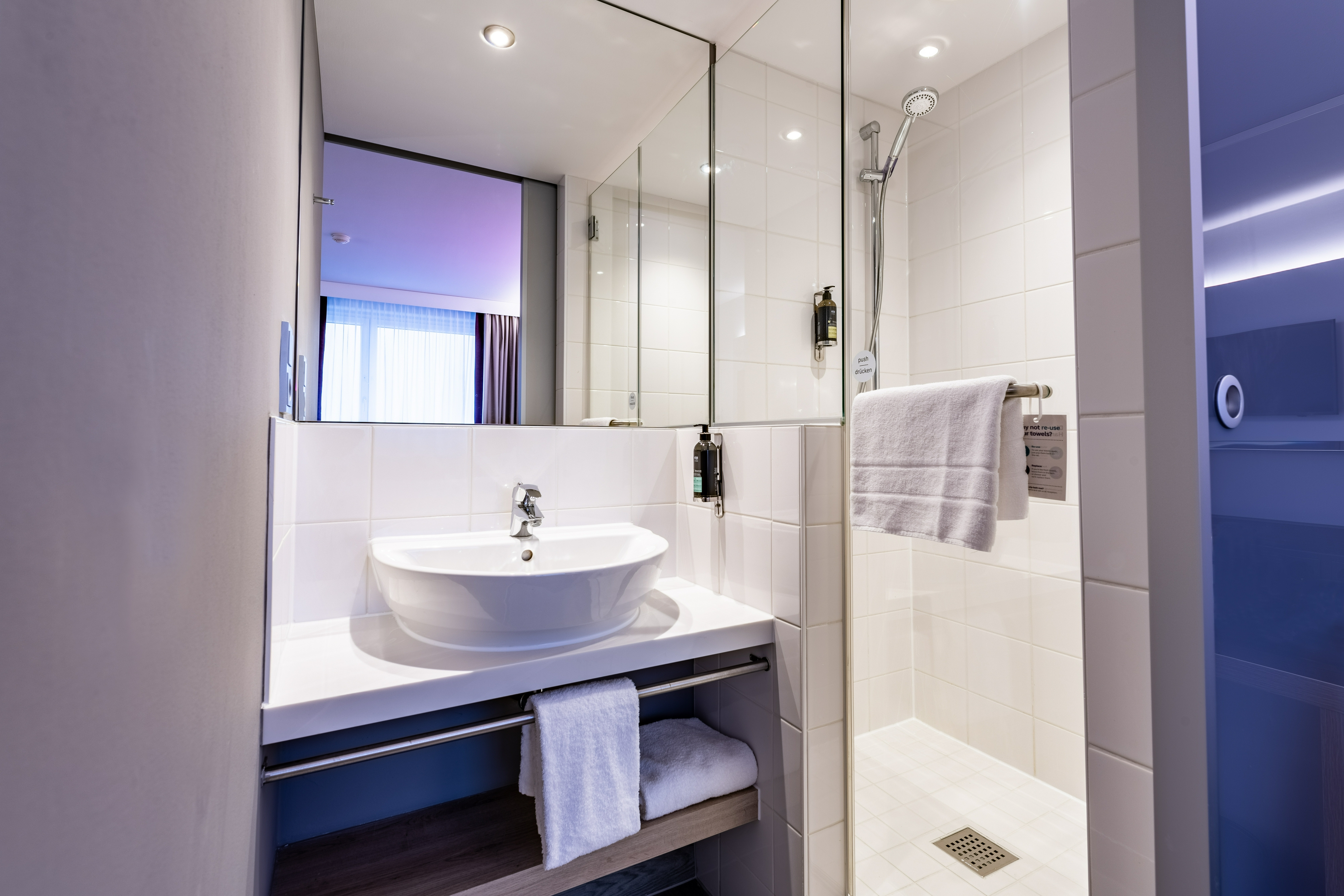 Bathroom 5, Premier Inn München Messe, München