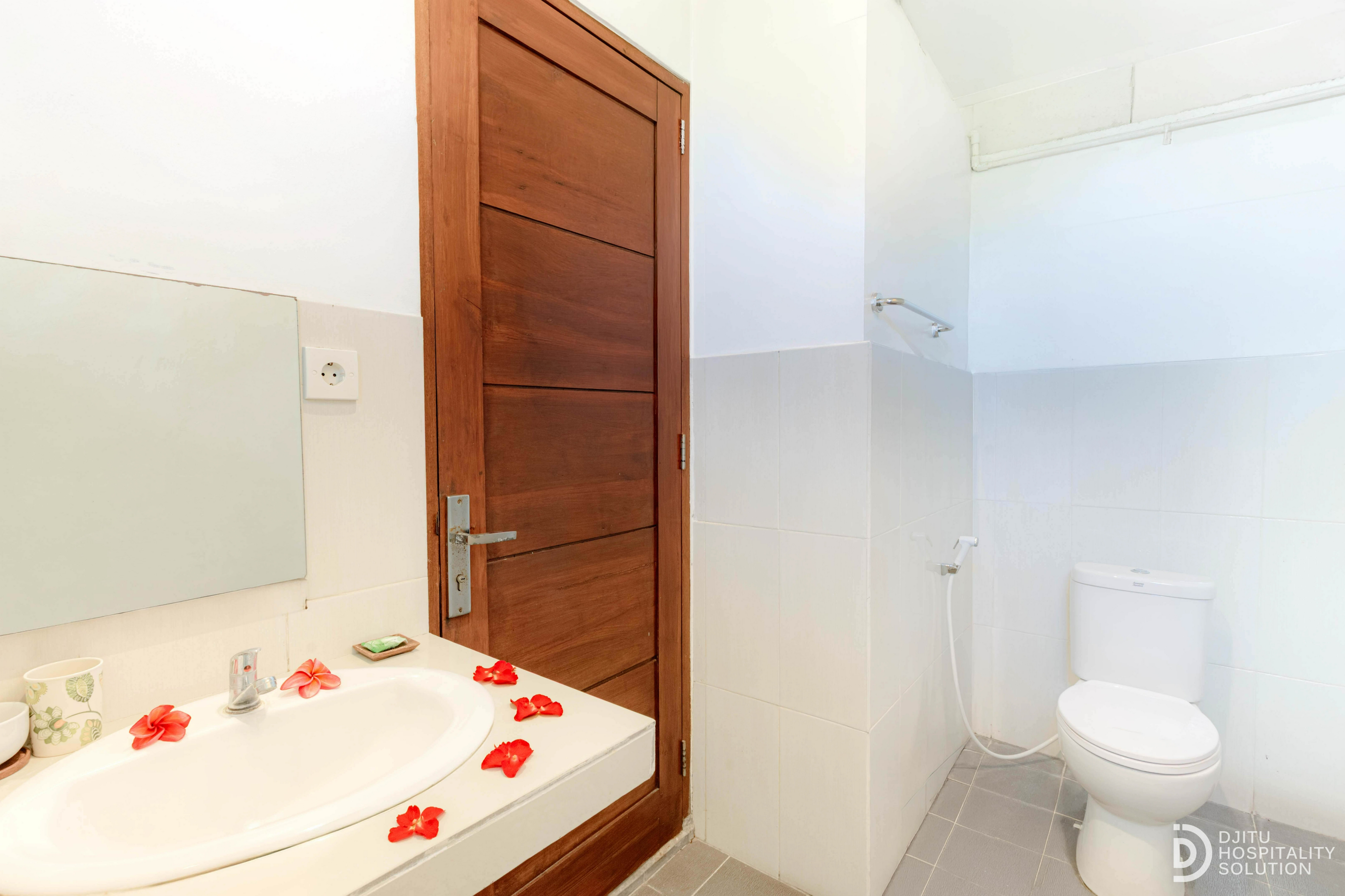 Bathroom 3, Pererenan Nengah Guesthouse Canggu, Badung