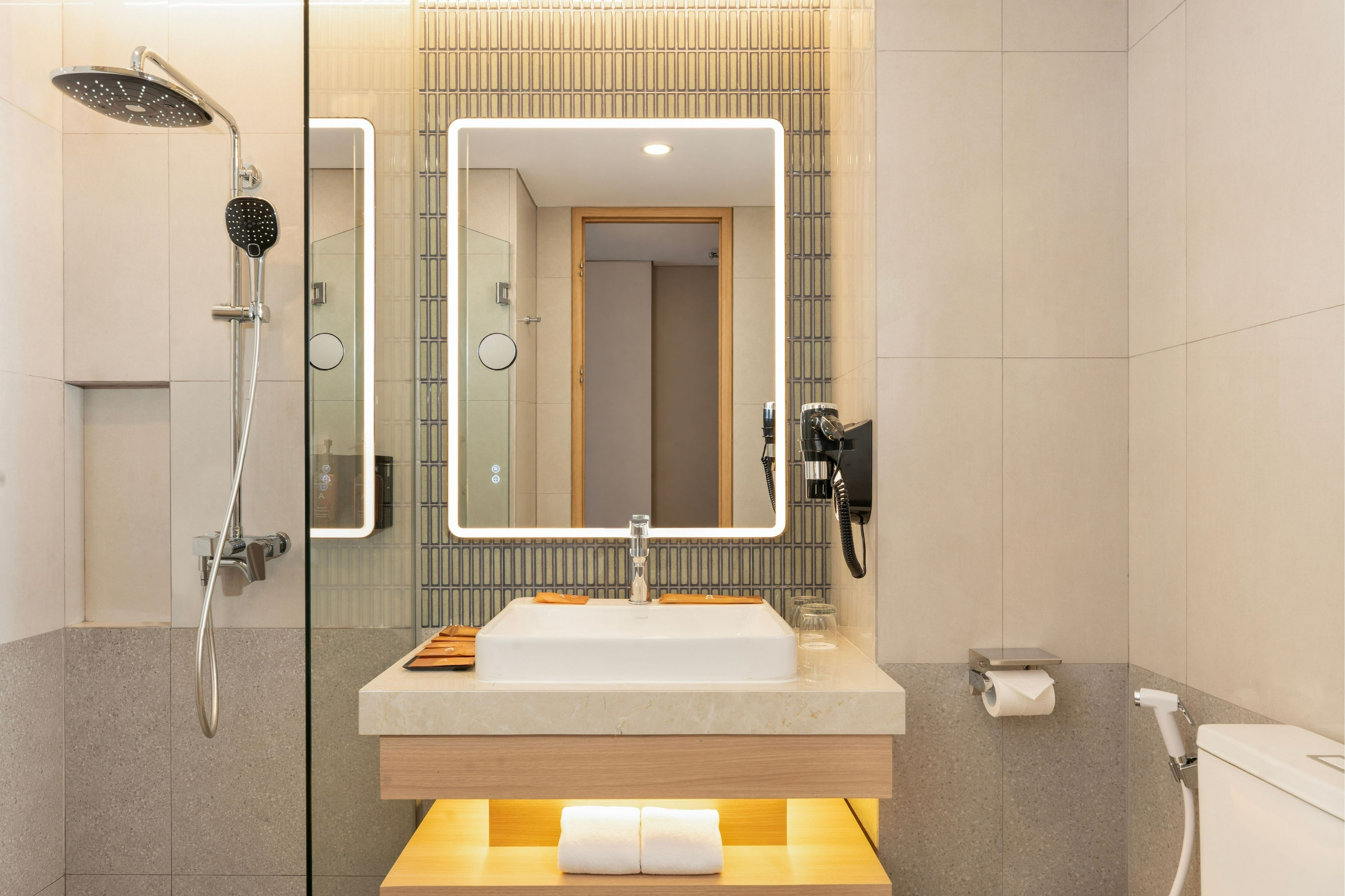Bathroom 3, ARTOTEL Wanasaba, Wonosobo